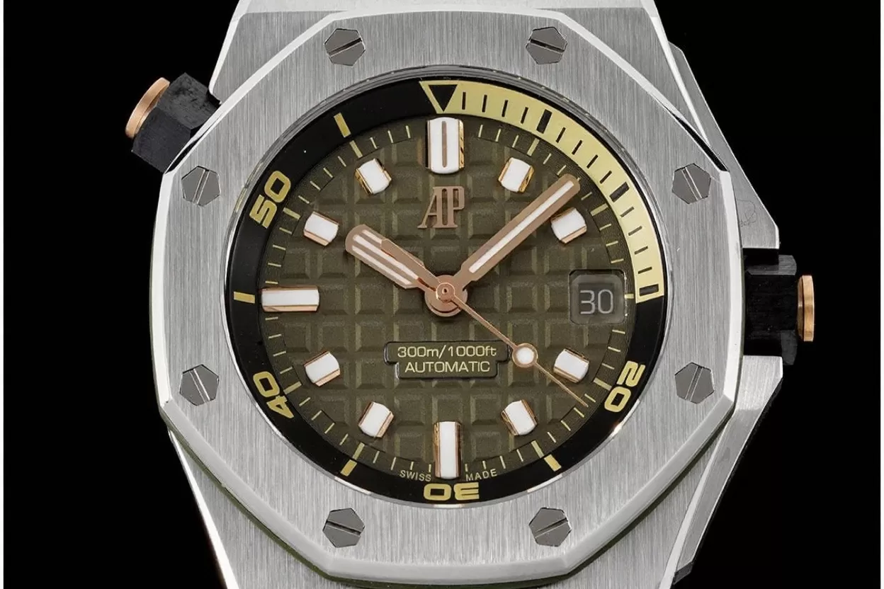 Alternative view of Royal Oak Offshore Diver 15720 42mm SS/RU Green/Stk ZF A4308
