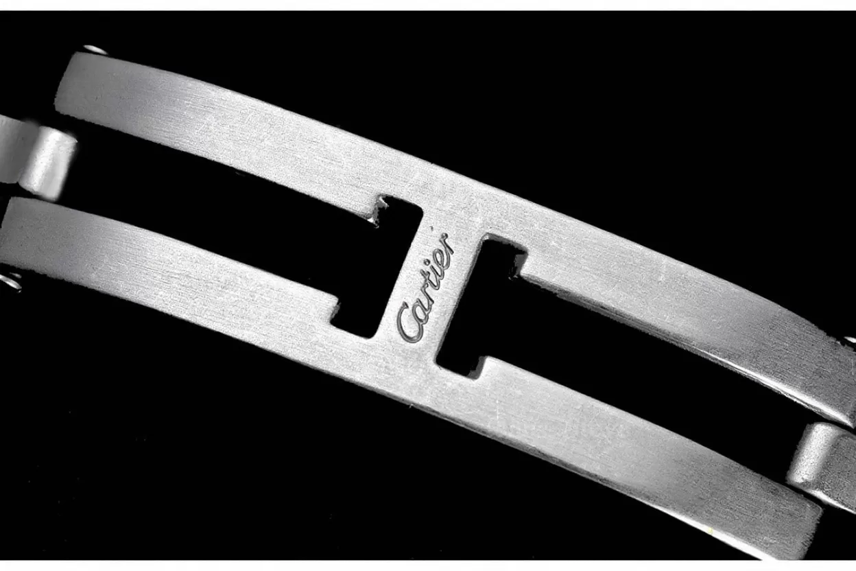 Tank Must 25.5MM White Dial On SS Bracelet K11F Quartz - Image 19