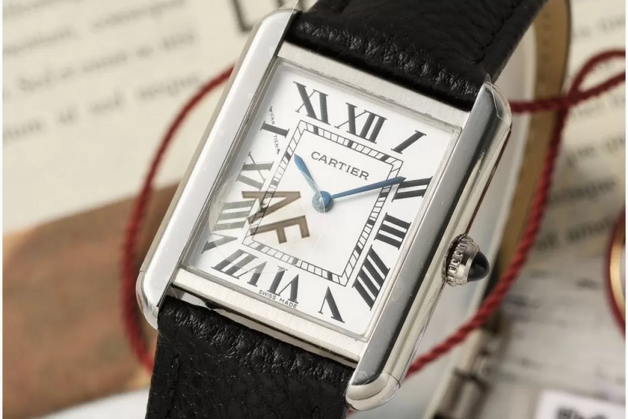 Cartier - Tank Solo 24.4mm White Dial on Lychee Grain Leather AF Quartz