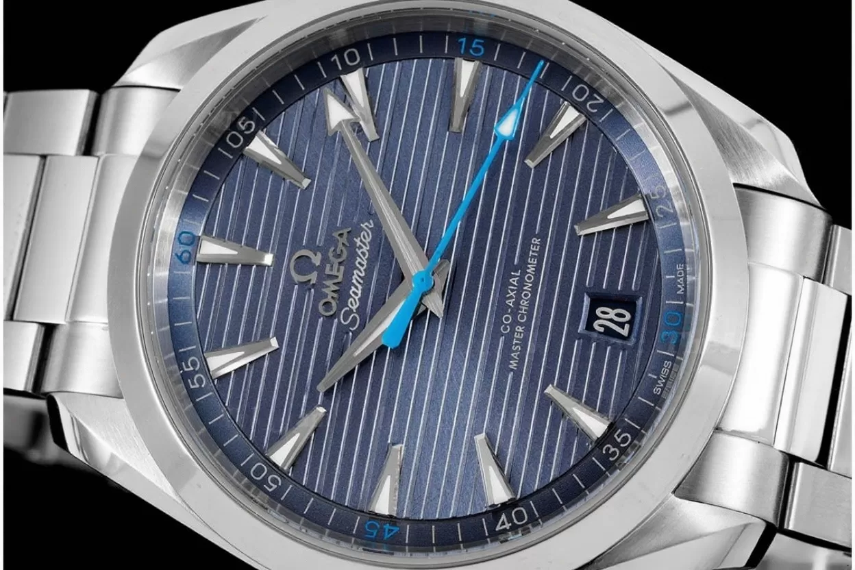 Alternative view of Aqua Terra 150m 41mm Master SS/SS Blue Dial VSF A8900