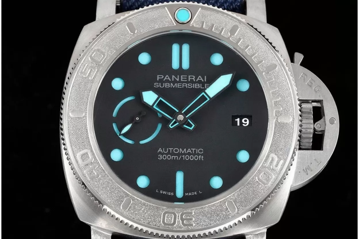 Alternative view of Submersible PAM985 Mike Horn 47mm TI/NY Black Dial VSF P9010
