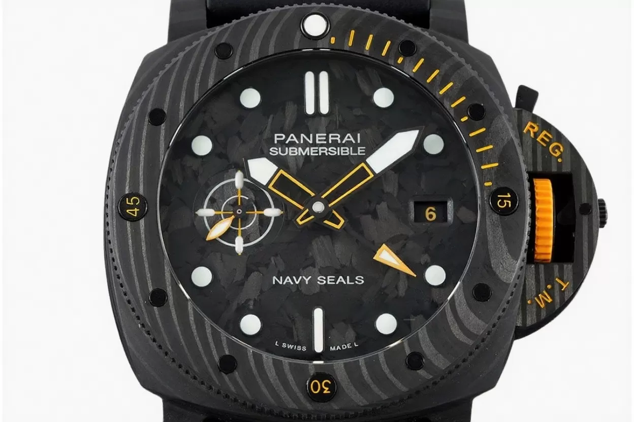 Alternative view of Submersible PAM1324 44mm Carbon/RU Black Dial VSF P9011