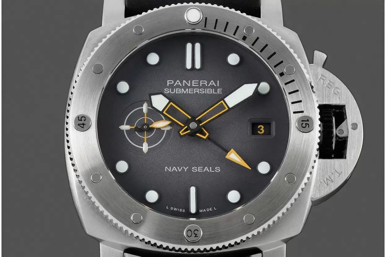 Alternative view of Submersible PAM1323 44mm SS/RU Grey Dial VSF P9011