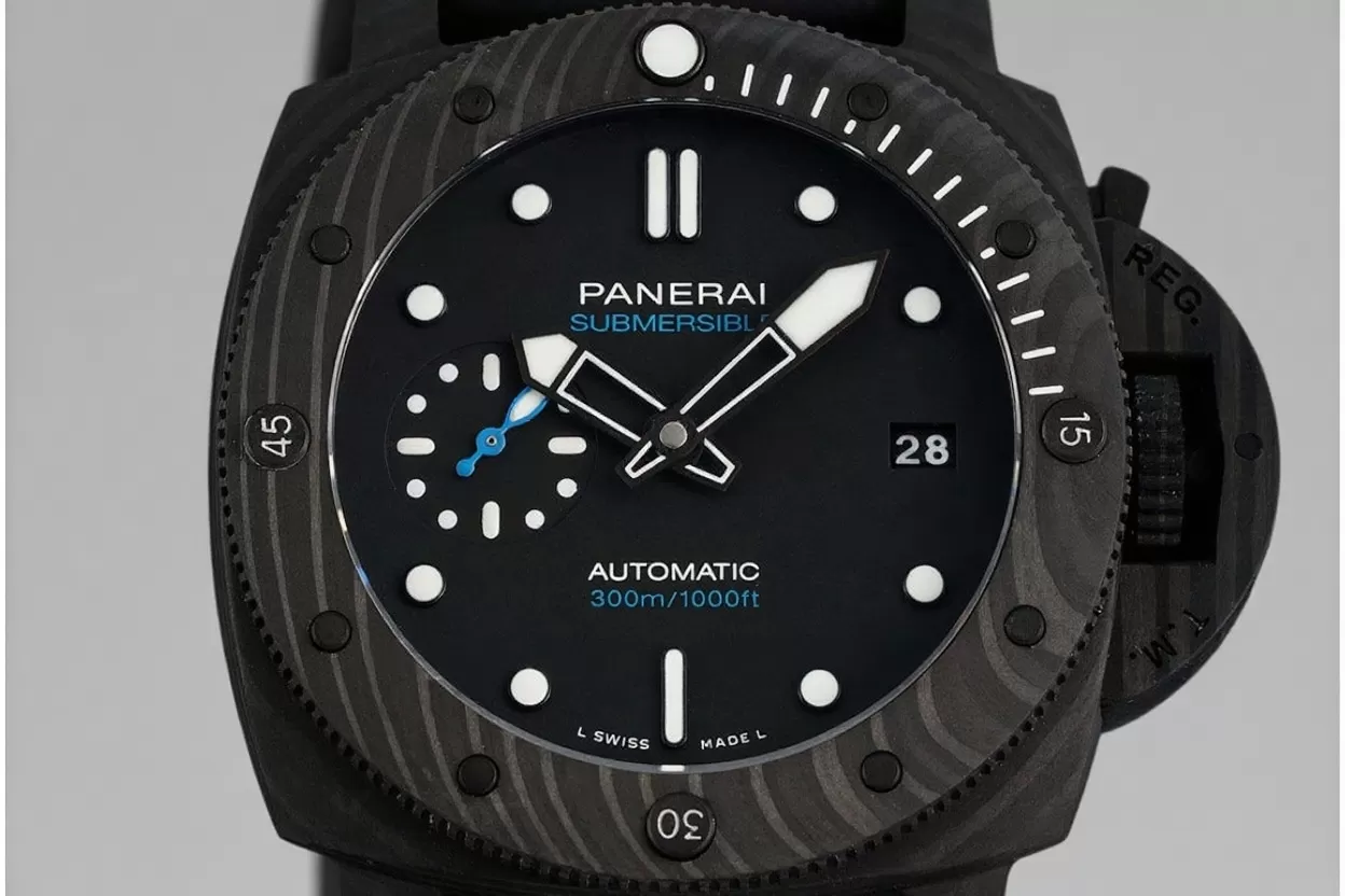Alternative view of Submersible PAM2231 42MM Carbon/RU Black Dial VSF P900