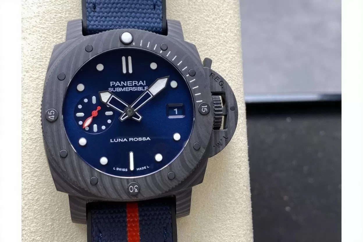 Submersible PAM1563 42mm Carbon/NY Blue Dial VSF P900