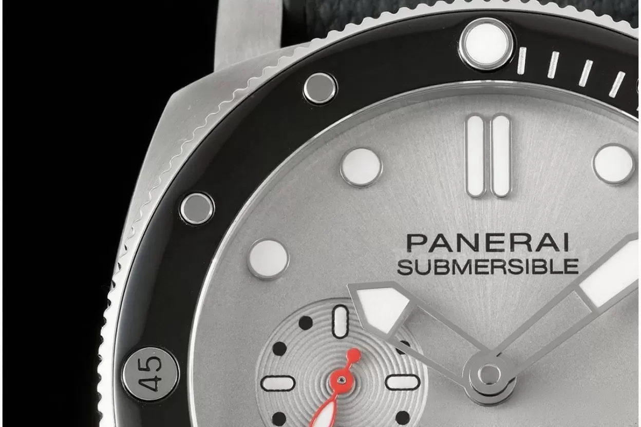 Alternative view of Submersible PAM1681 44mm SS/NY Silver Dial VSF P900