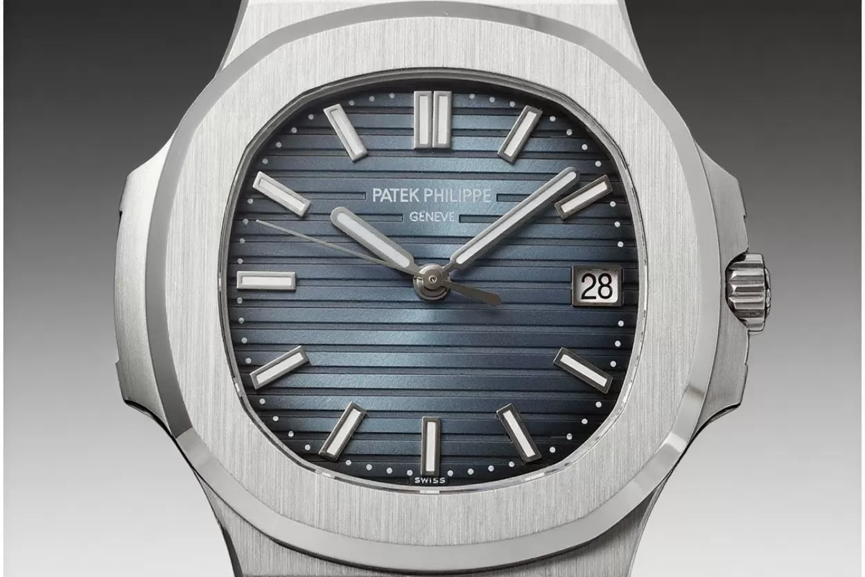 Alternative view of Nautilus 5811 41mm SS/SS Blue Dial 3KF 330SC