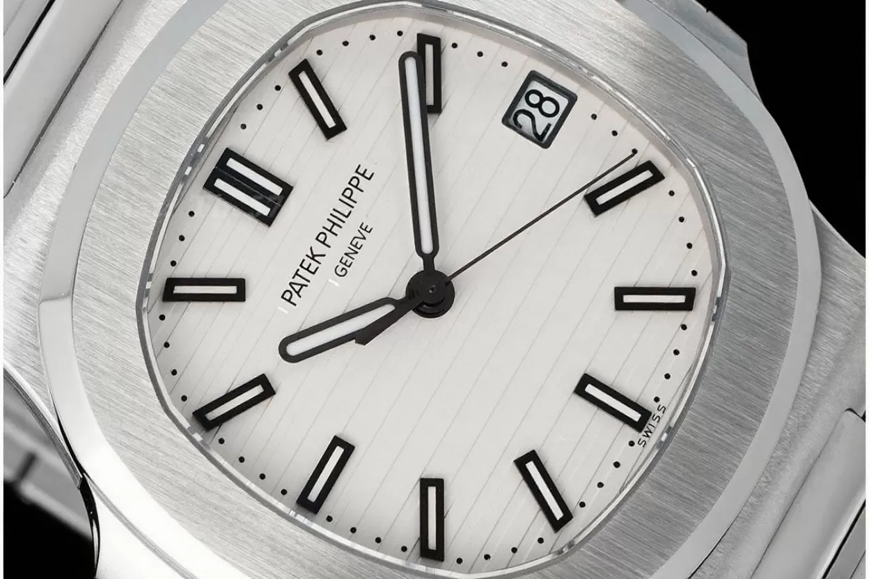 Alternative view of Nautilus 5711 40mm SS/SS White Dial PPF V6 A330
