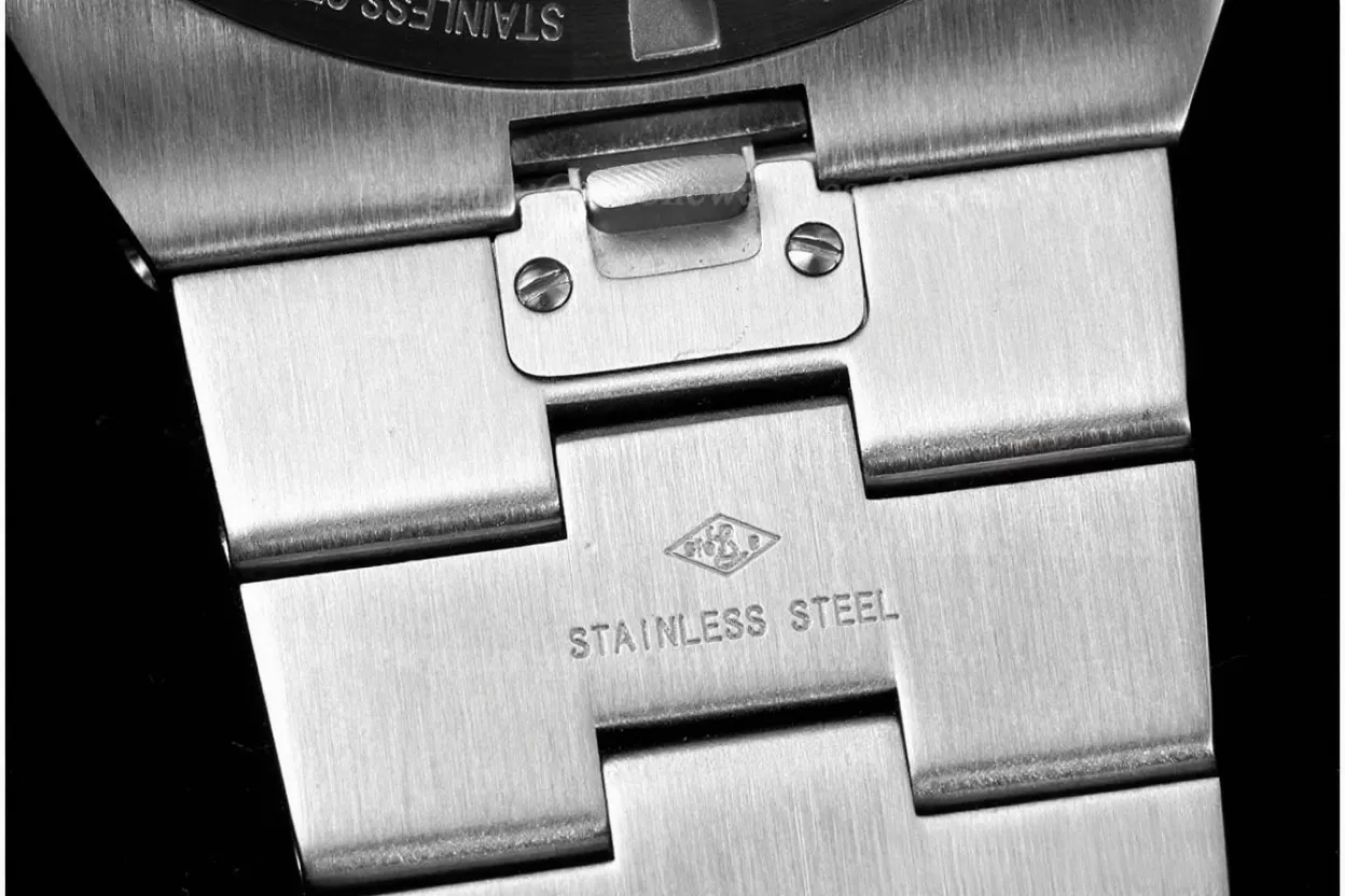 Overseas 4500V SS/SS Black/Stk ZF A5100 - Image 14