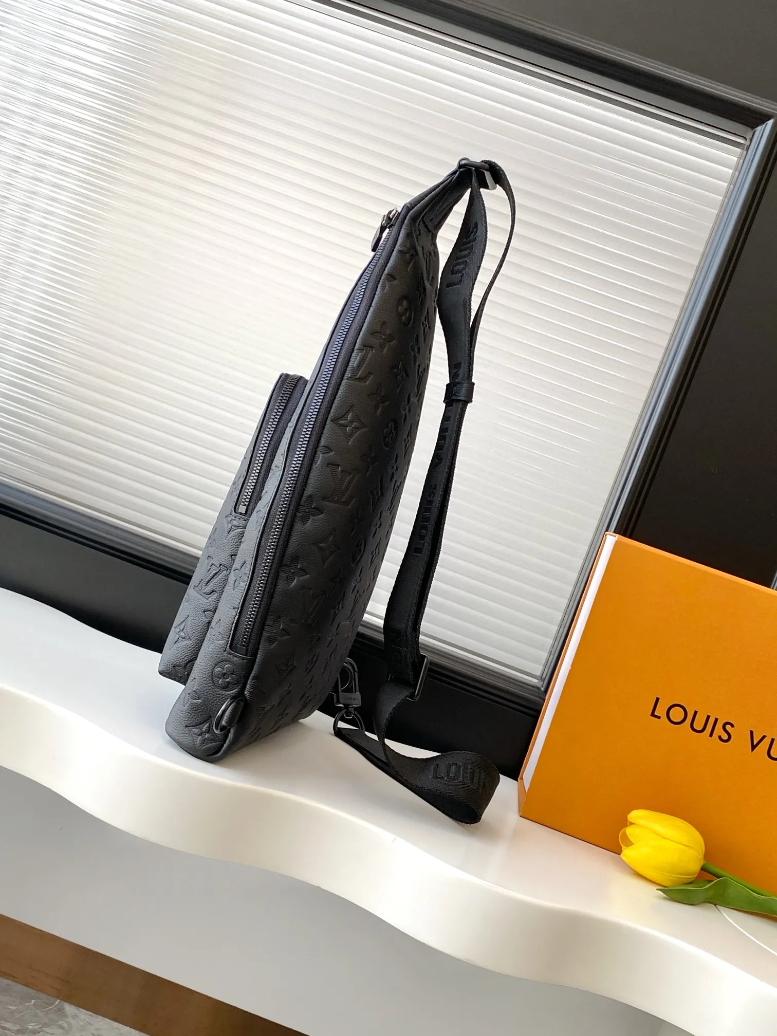 Louis Vuitton Duo Slingbag M26730 - 图片 3