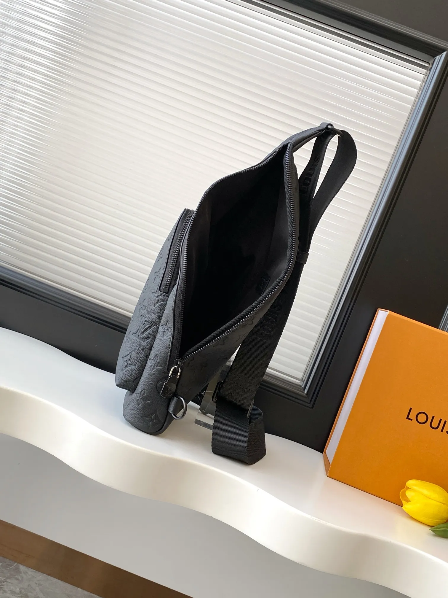 Louis Vuitton Duo Slingbag M26730 - 图片 9