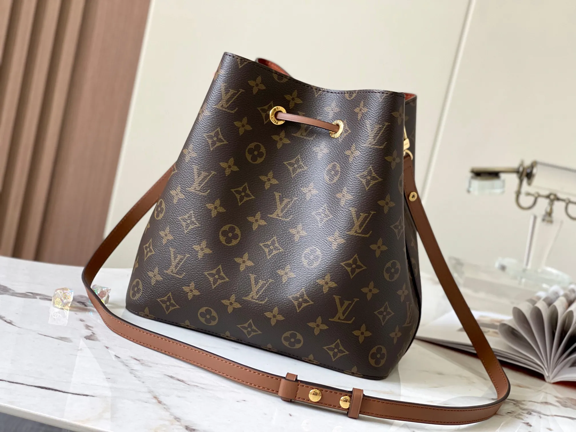 Alternative view of Louis Vuitton NéoNoé MM M44887