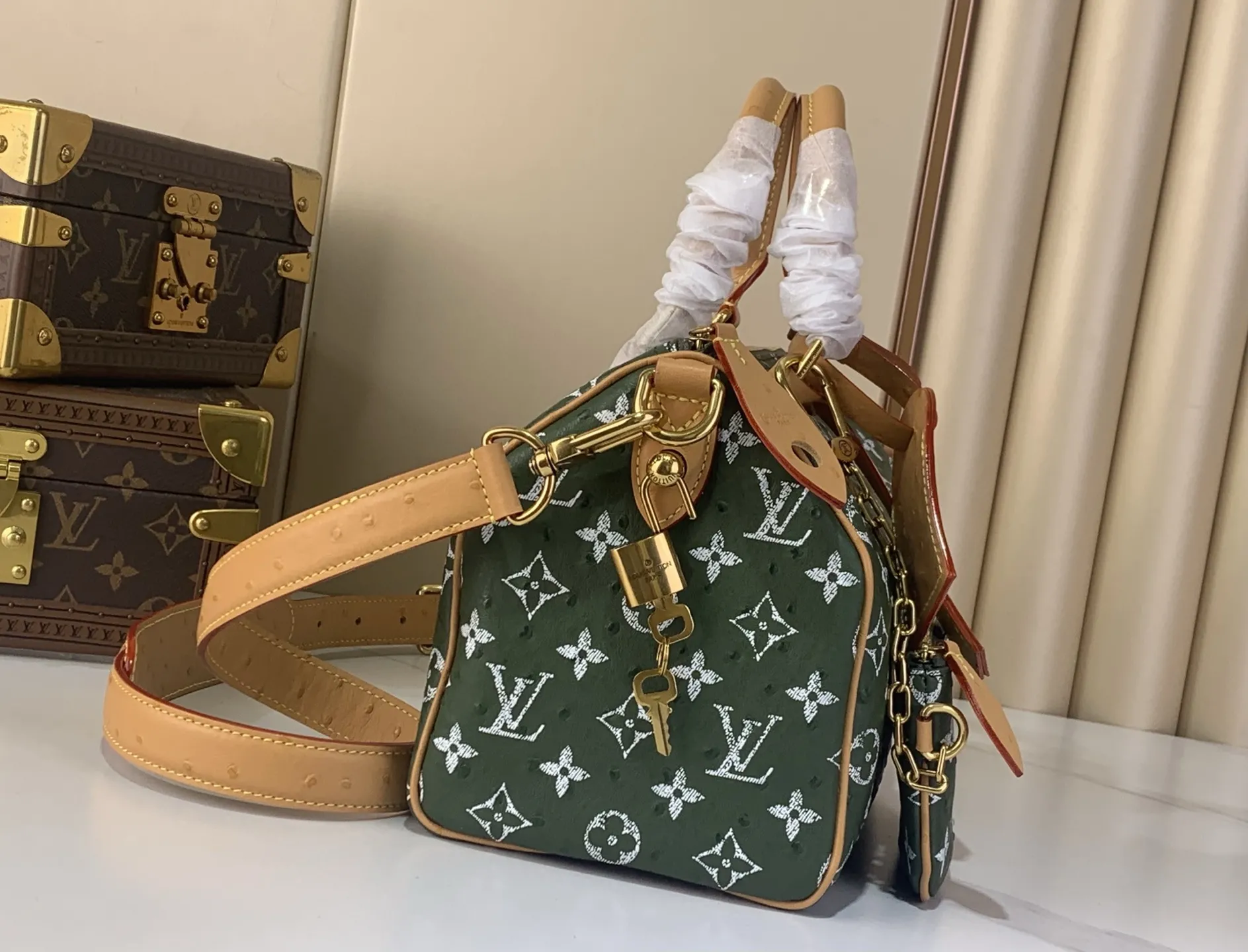 Louis Vuitton Speedy P9 Bandouli??re 25 Monogram Ostrich-Embossed Cowhide M24437 - 图片 4