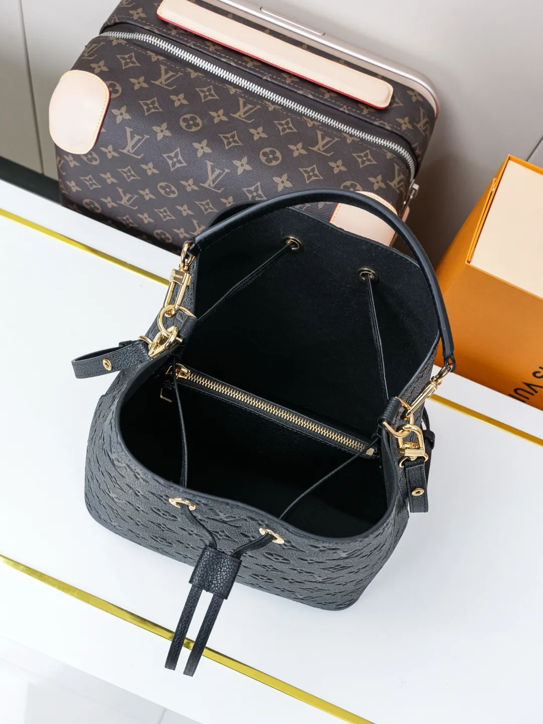 Alternative view of Louis Vuitton NéoNoé MM M45256