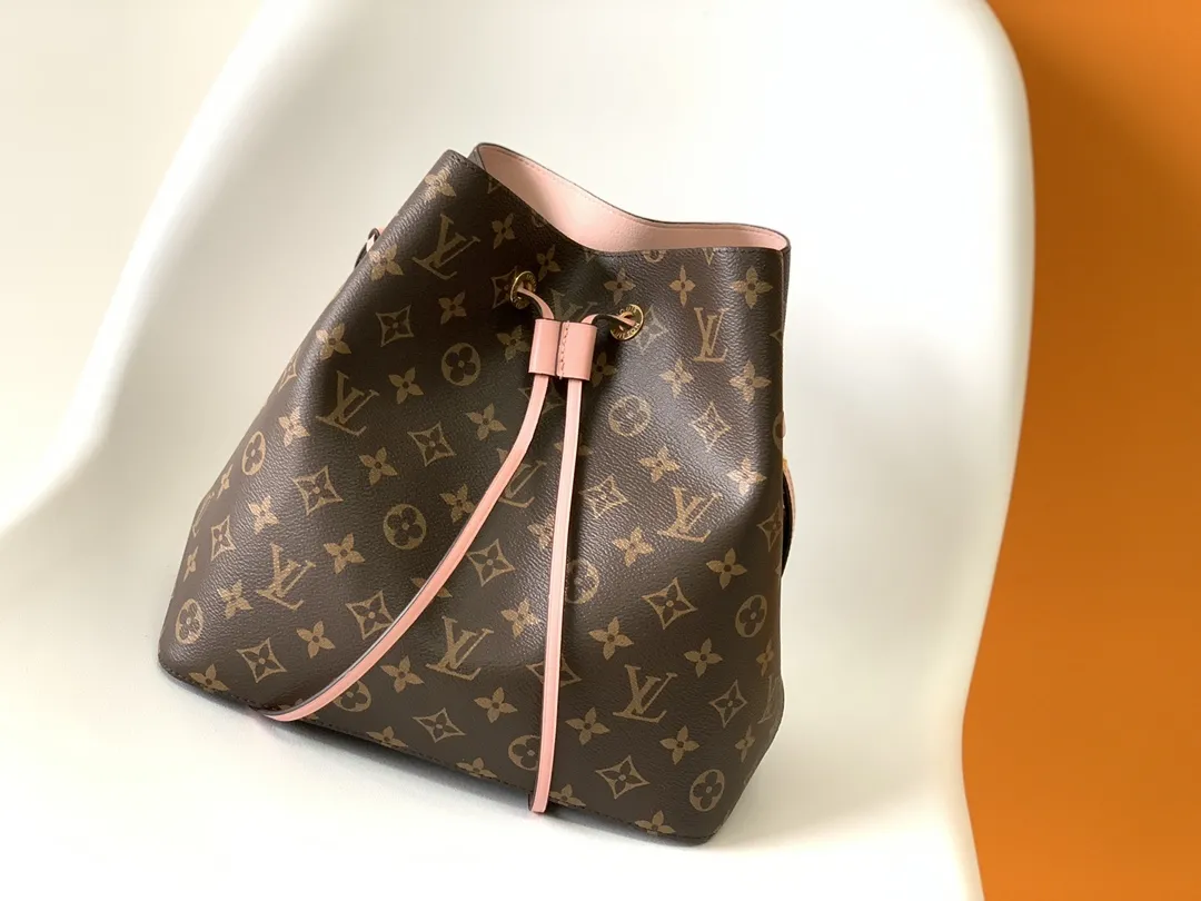 Alternative view of Louis Vuitton NéoNoé M44022