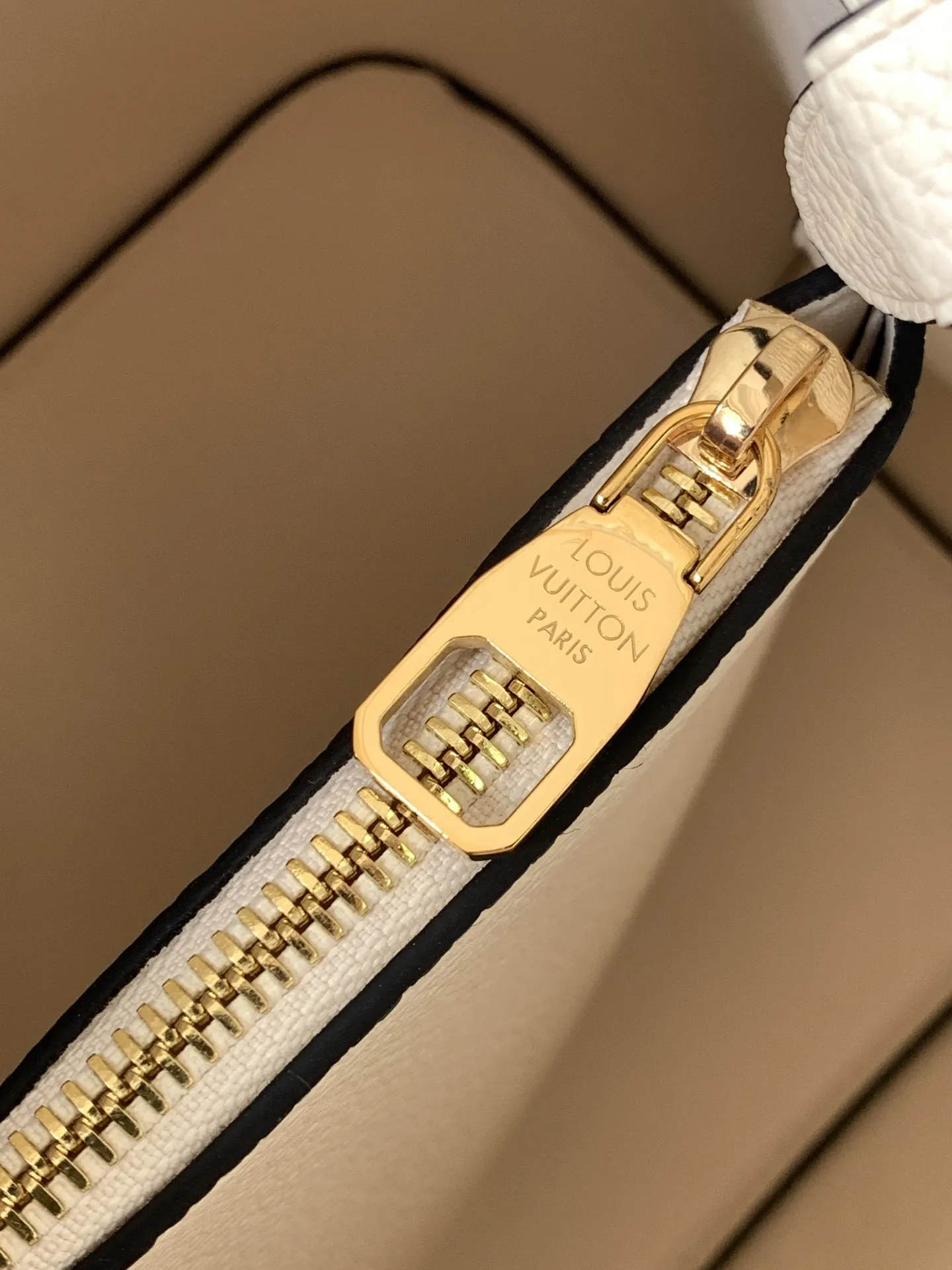 Alternative view of Louis Vuitton Néonoé MM M46526
