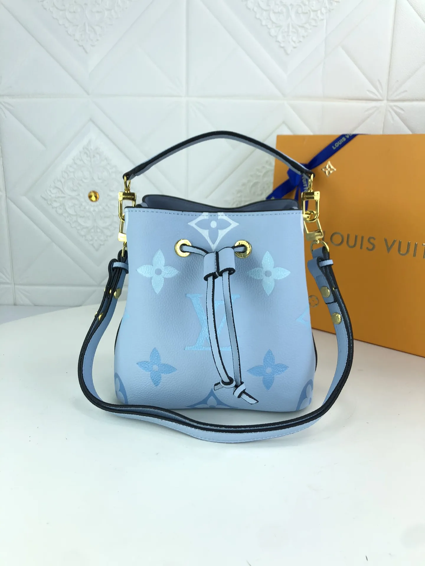 Alternative view of Louis Vuitton NéoNoé BB M45709