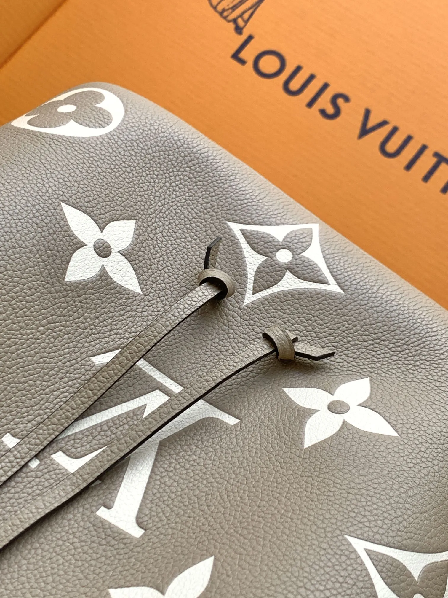 Alternative view of Louis Vuitton NéoNoé MM M45555
