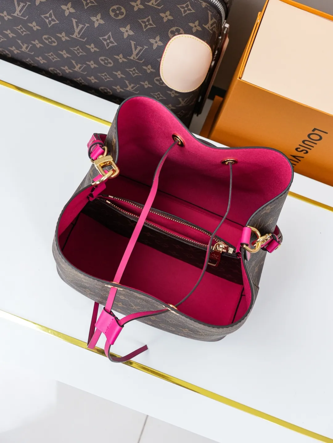 Alternative view of Louis Vuitton NéoNoé MM M43570
