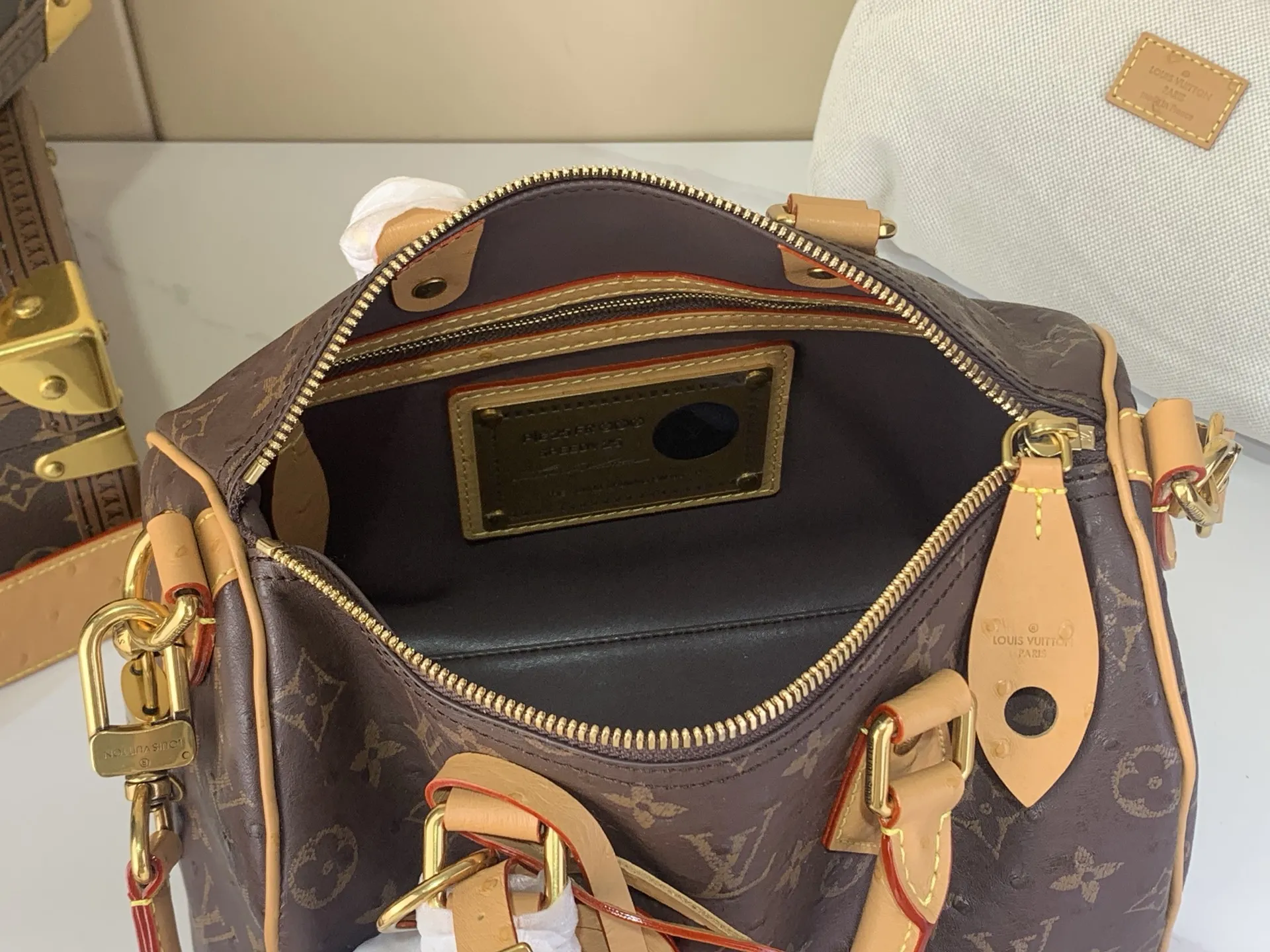 Alternative view of Louis Vuitton Speedy P9 Bandouli??re 30 Monogram Ostrich-Embossed Cowhide M14021