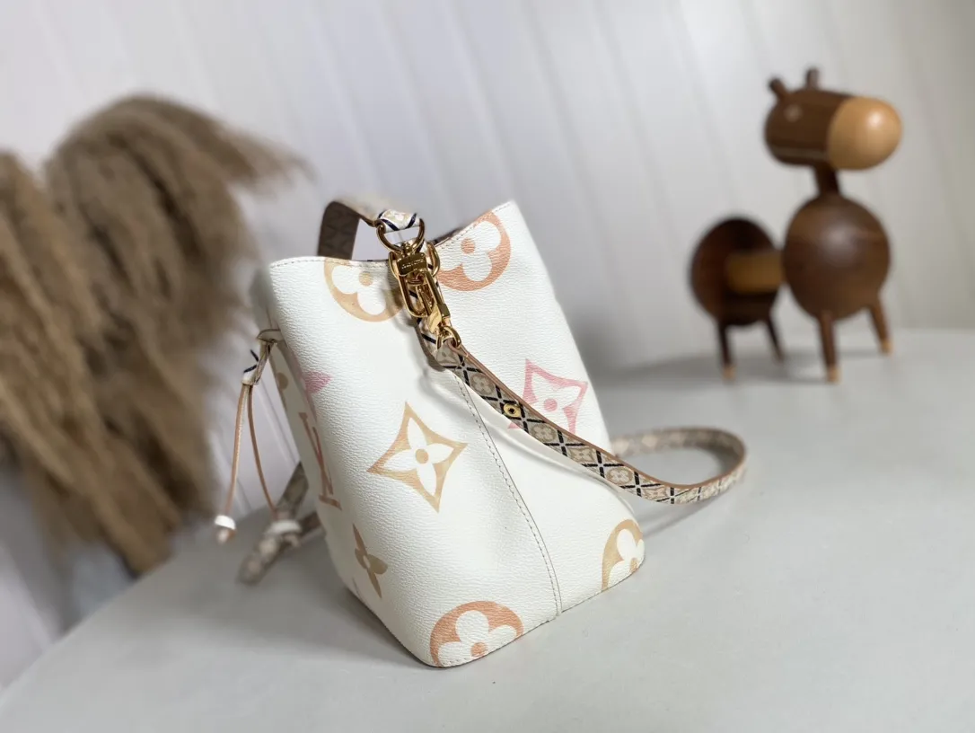 Louis Vuitton Néonoé BB M22985 - Image 8