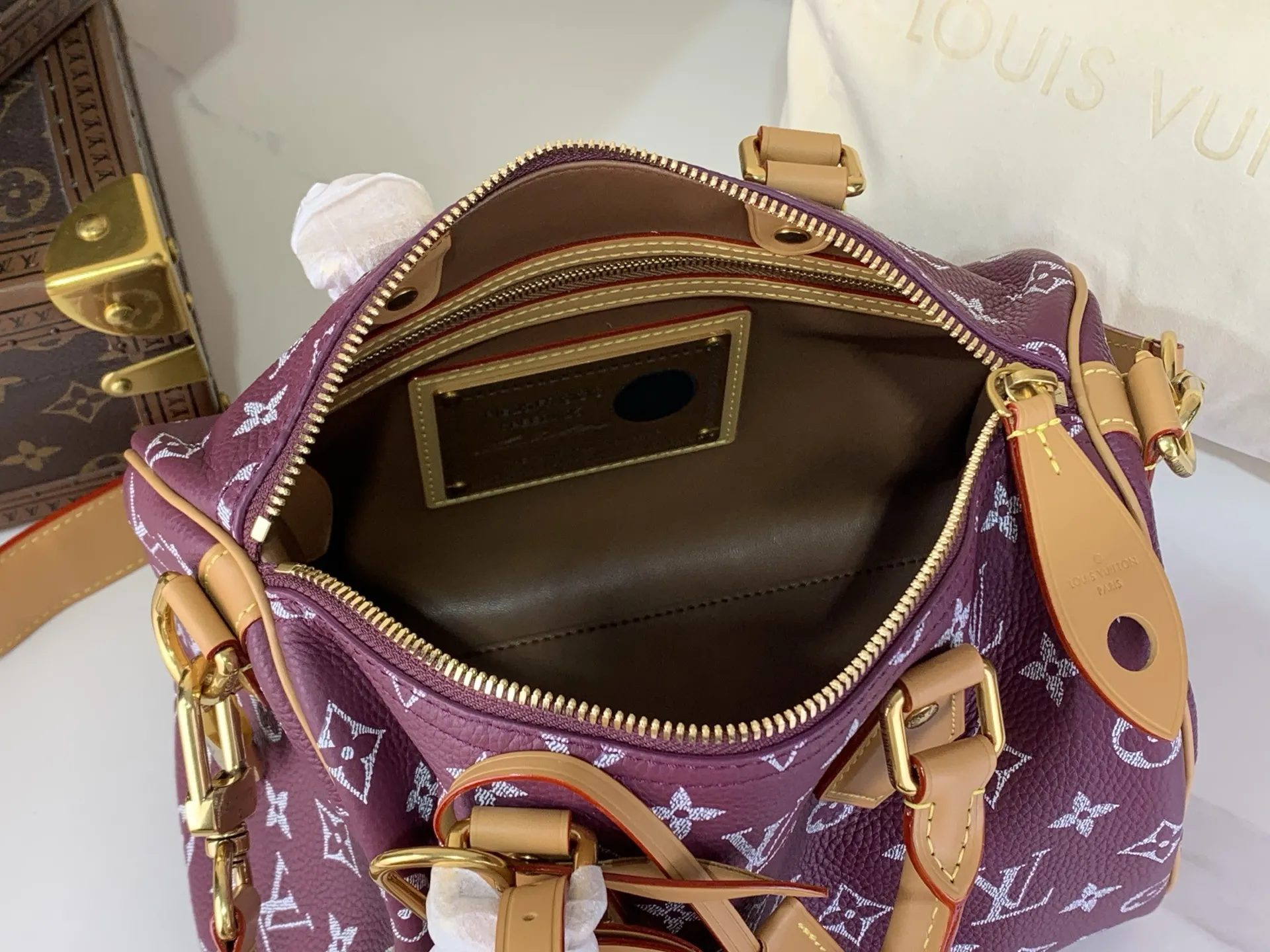 Alternative view of Louis Vuitton Speedy P9 Bandouli??re 30 Monogram Ostrich-Embossed Cowhide M14021
