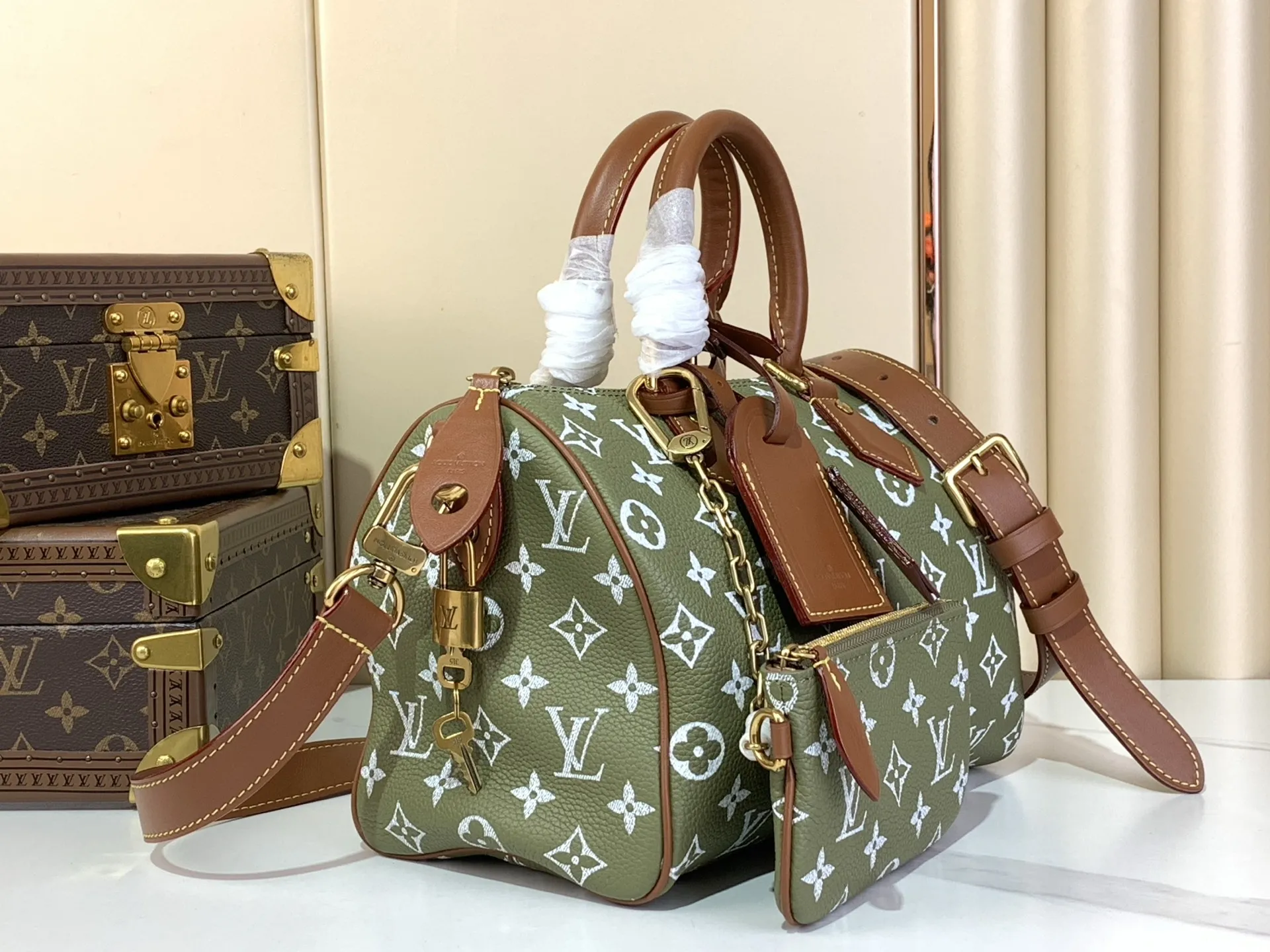 Louis Vuitton Speedy P9 Bandouli??re 30 Monogram Ostrich-Embossed Cowhide M14021 - 图片 4
