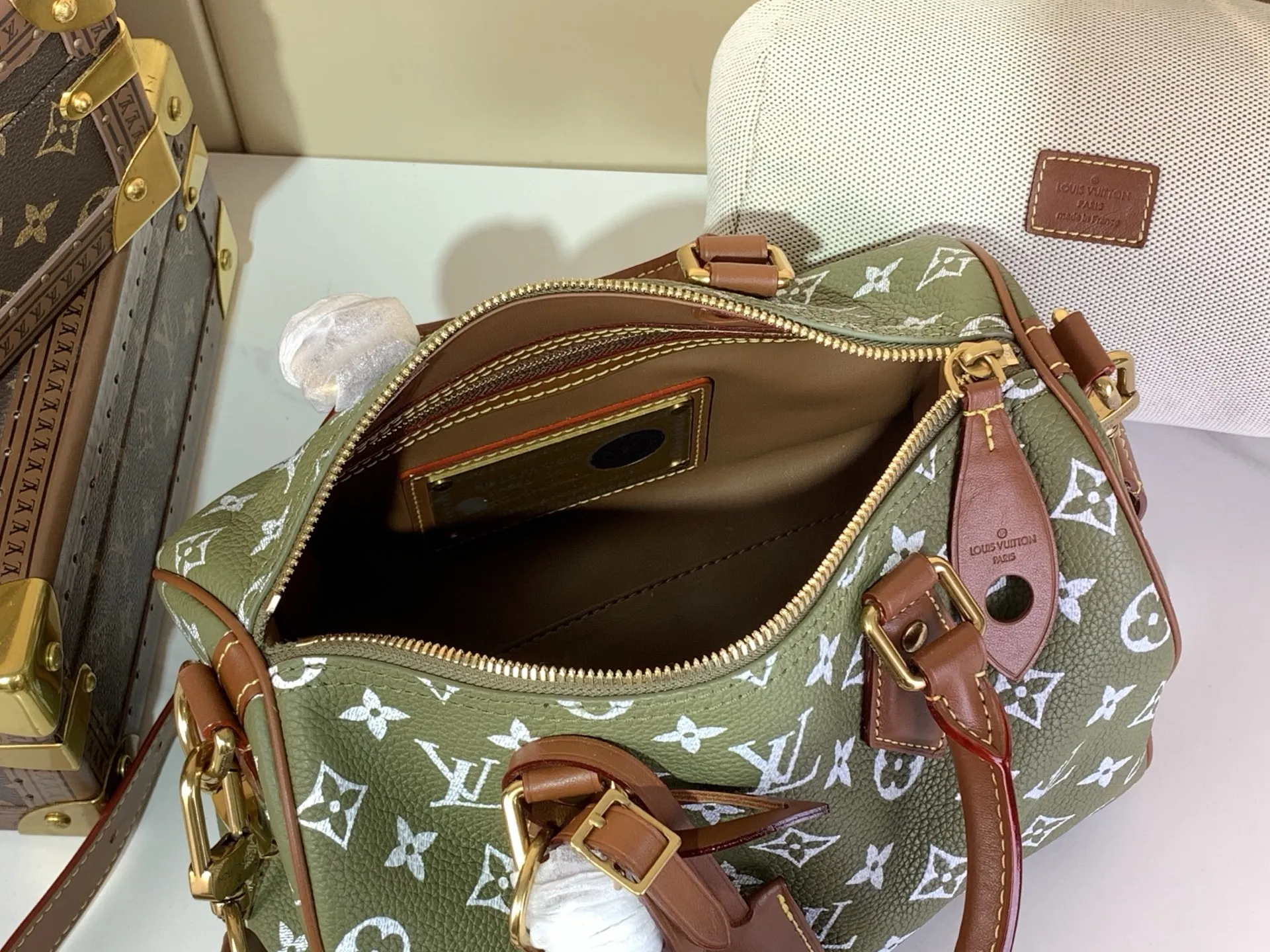 Louis Vuitton Speedy P9 Bandouli??re 30 Monogram Ostrich-Embossed Cowhide M14021 - 图片 10