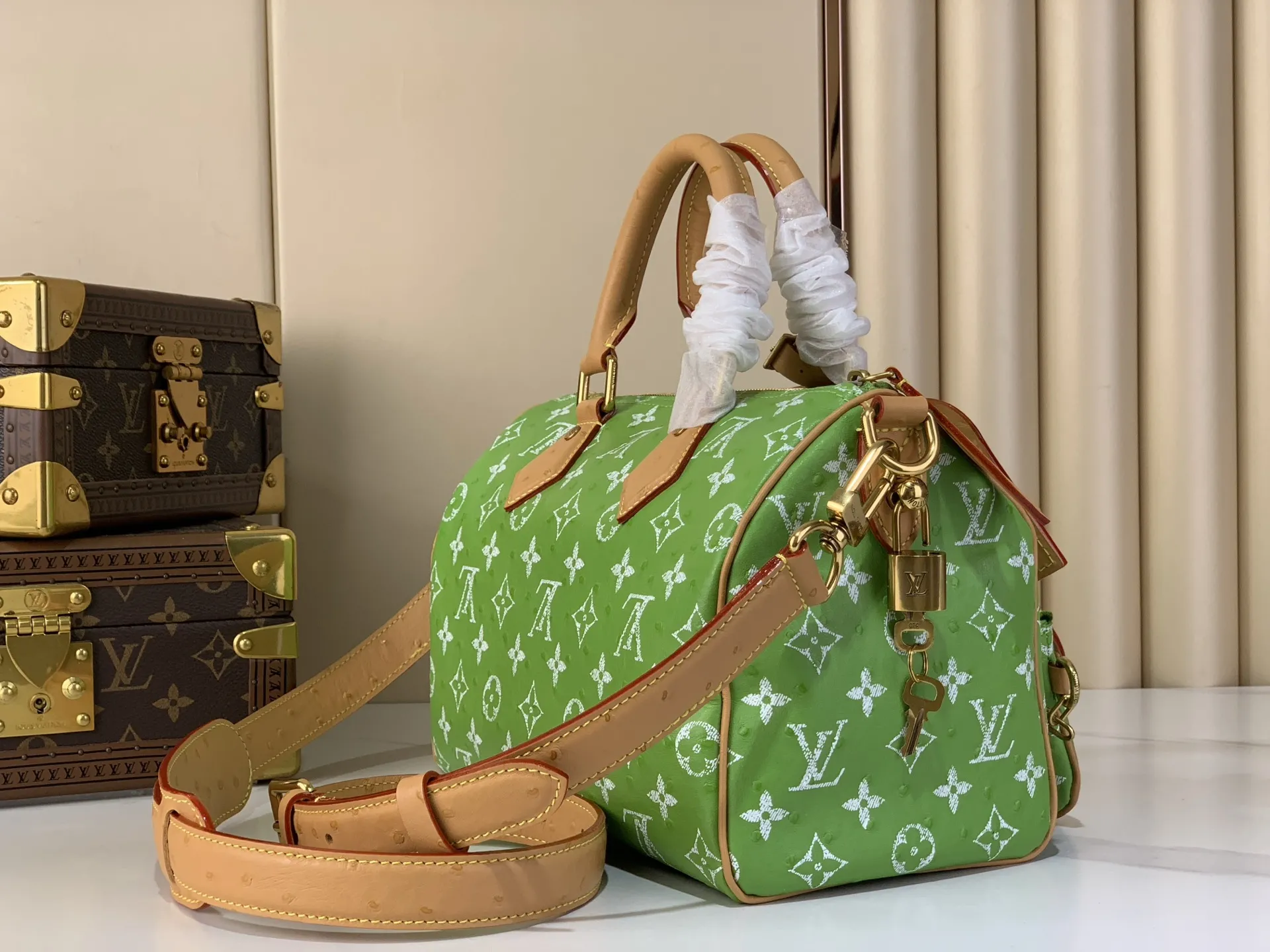 Louis Vuitton Speedy P9 Bandouli??re 30 Monogram Ostrich-Embossed Cowhide M14021 - 图片 4