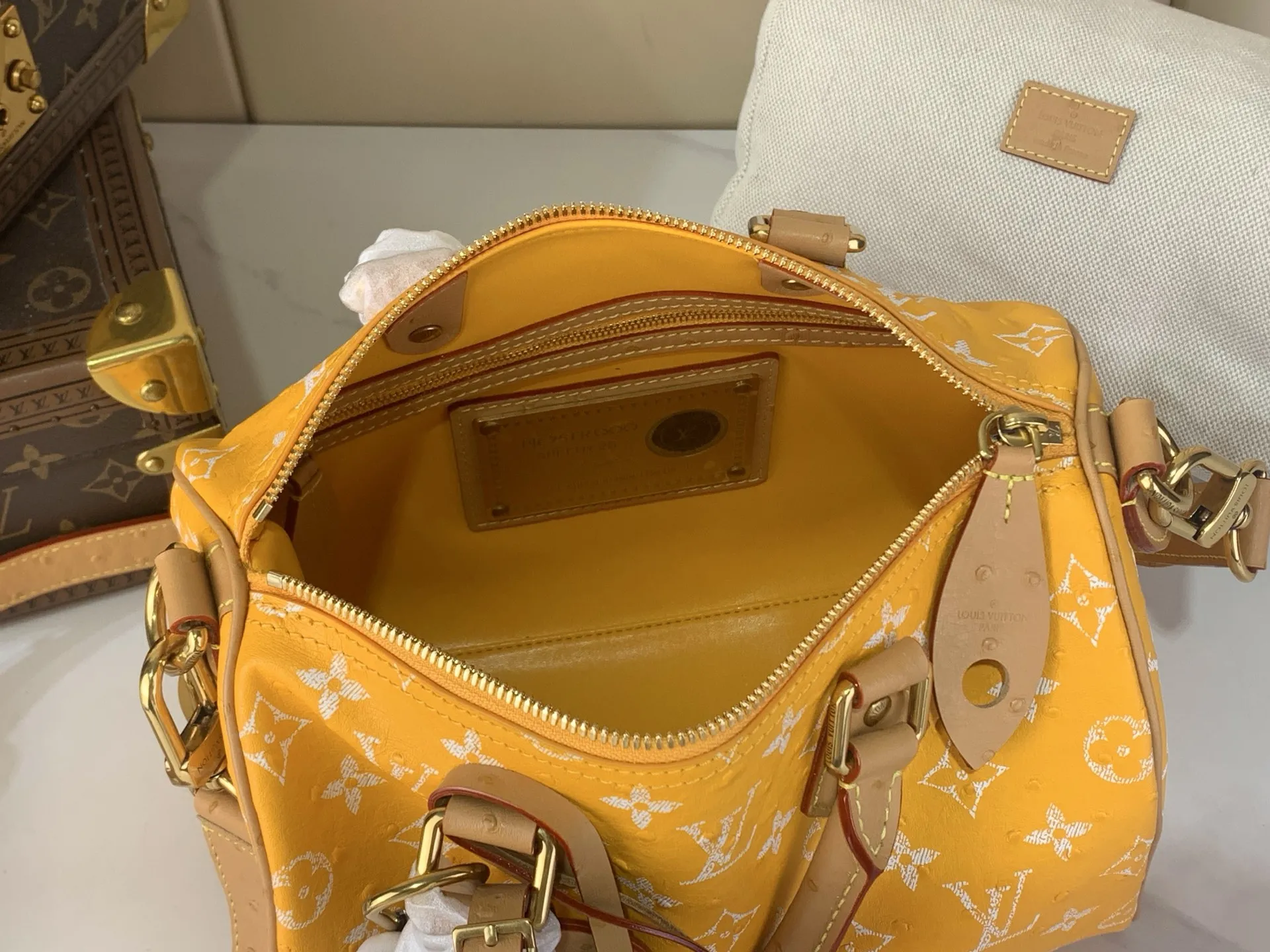 Alternative view of Louis Vuitton Speedy P9 Bandouli??re 30 Monogram Ostrich-Embossed Cowhide M14021