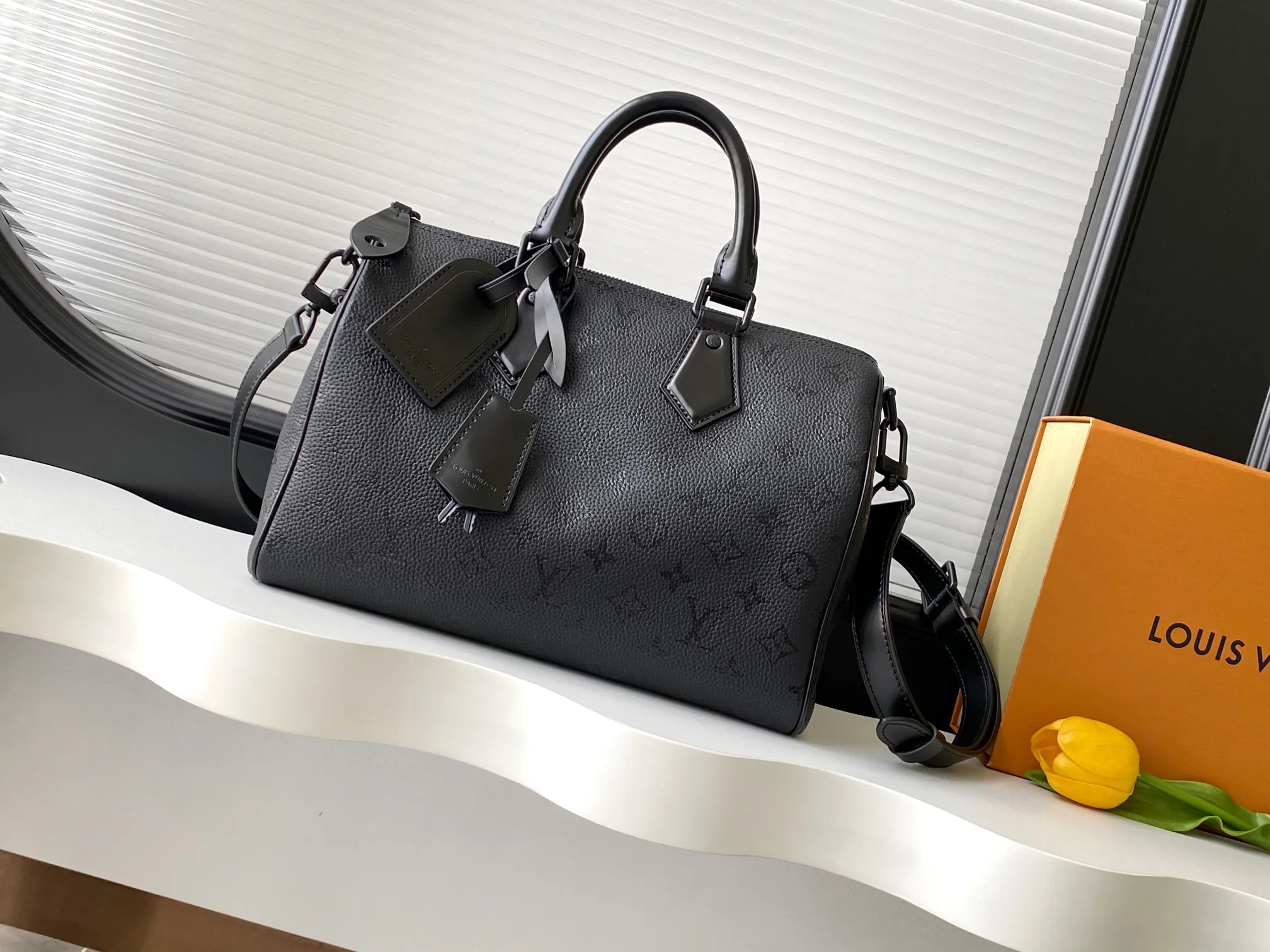 Alternative view of Louis Vuitton Speedy P9 Bandoulière 30 M13904