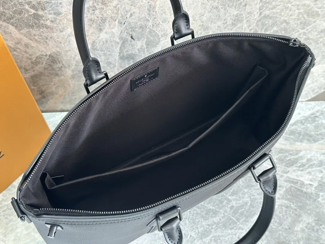 Alternative view of Louis Vuitton Lock It Tote M59158