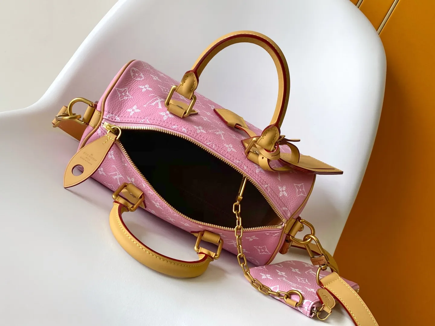 Alternative view of Louis Vuitton Speedy P9 Bandoulière 40 M13918
