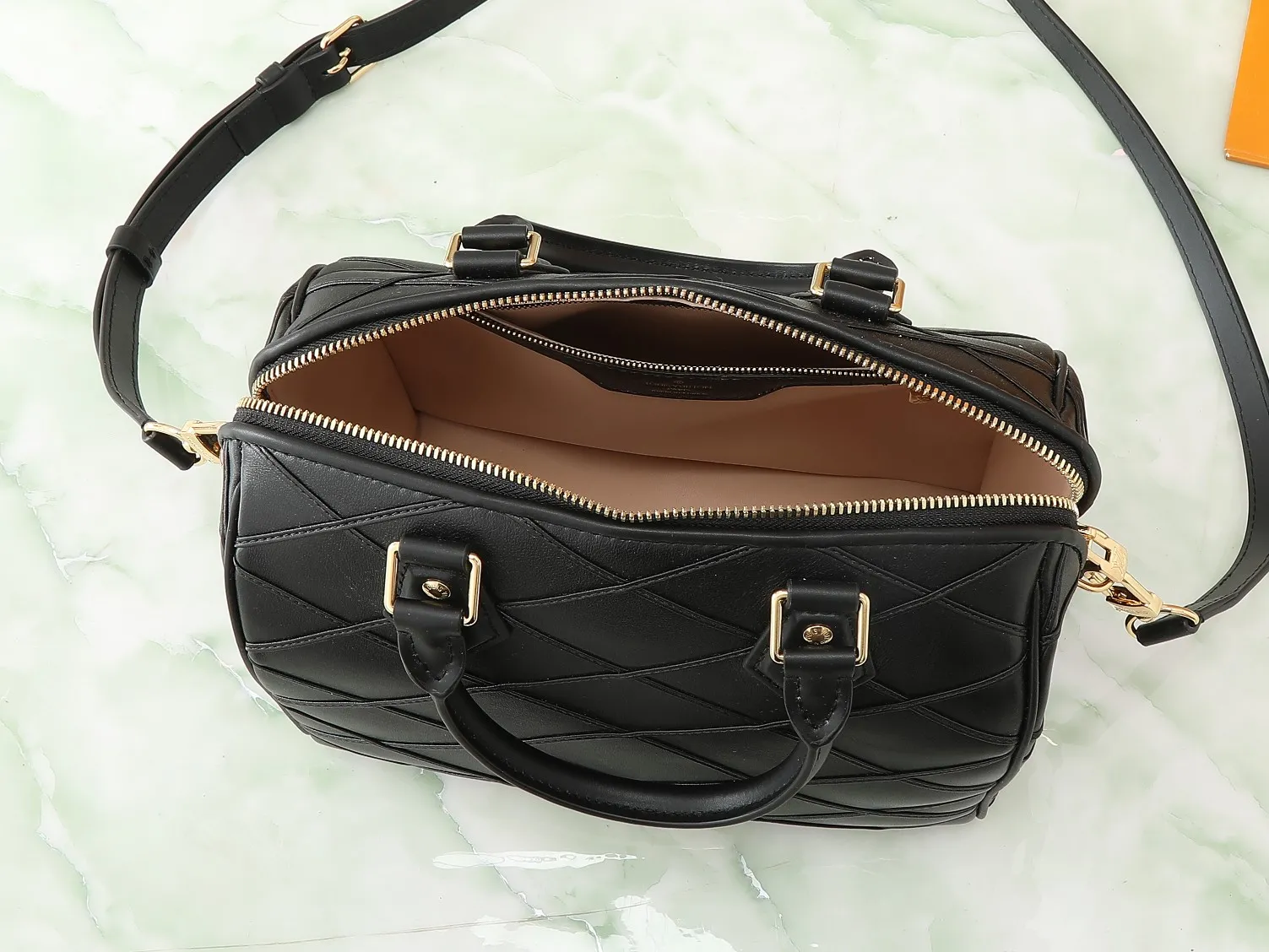 Alternative view of Louis Vuitton Speedy Bandoulière 25 M24206