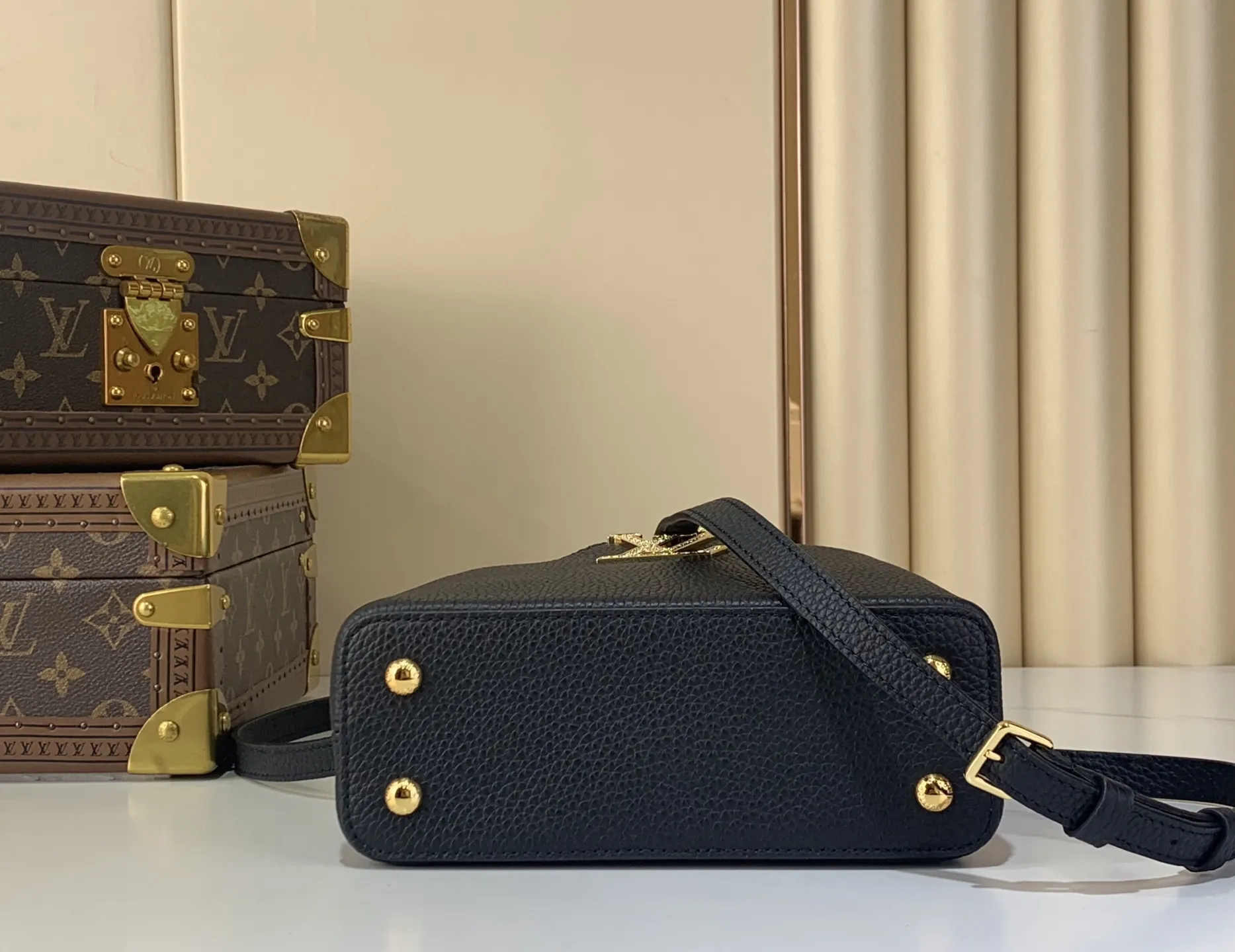 Louis Vuitton Capucines Mini M14177 - Image 6