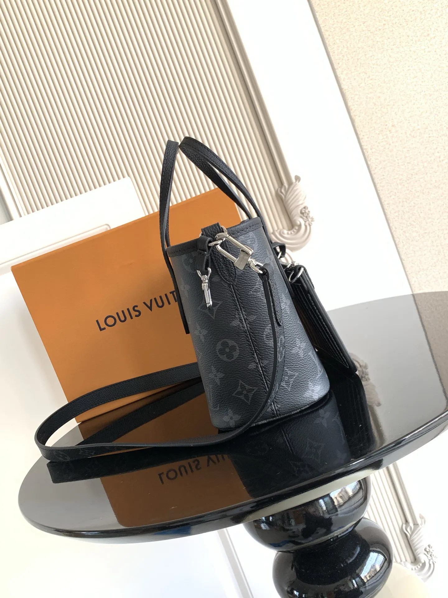 Alternative view of Louis Vuitton Boarding Messenger M15260