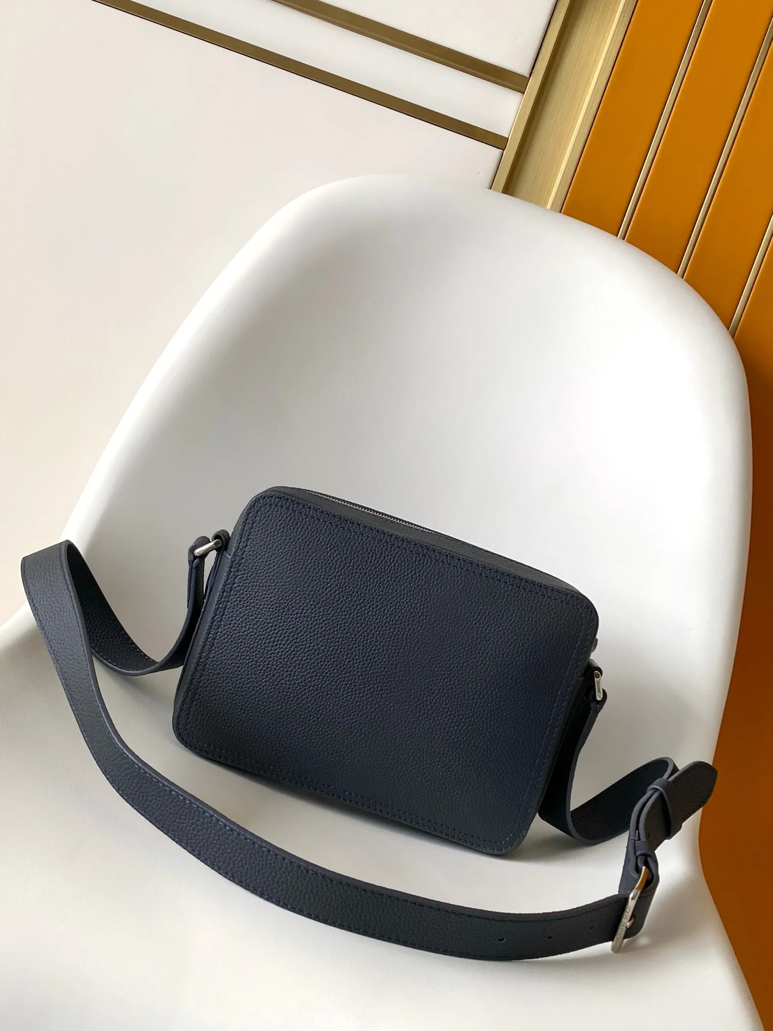 Louis Vuitton Boarding Messenger M15265 - 图片 3