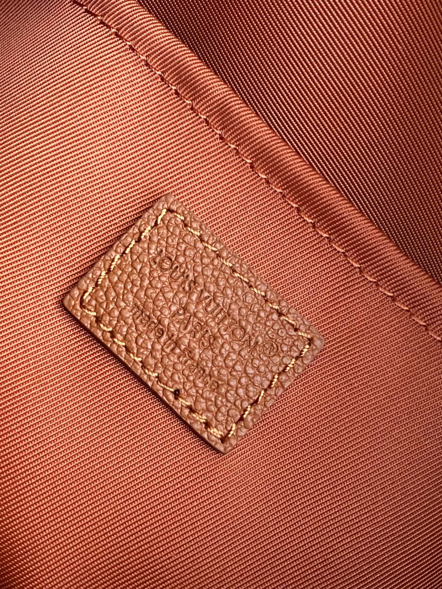 Alternative view of Louis Vuitton Boarding Messenger M25981