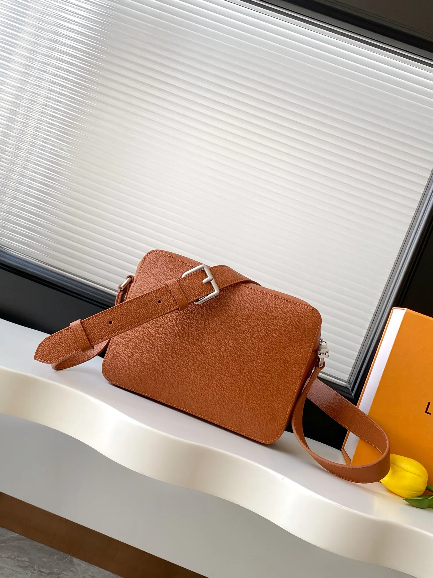 Louis Vuitton Boarding Messenger M25981 - 图片 5