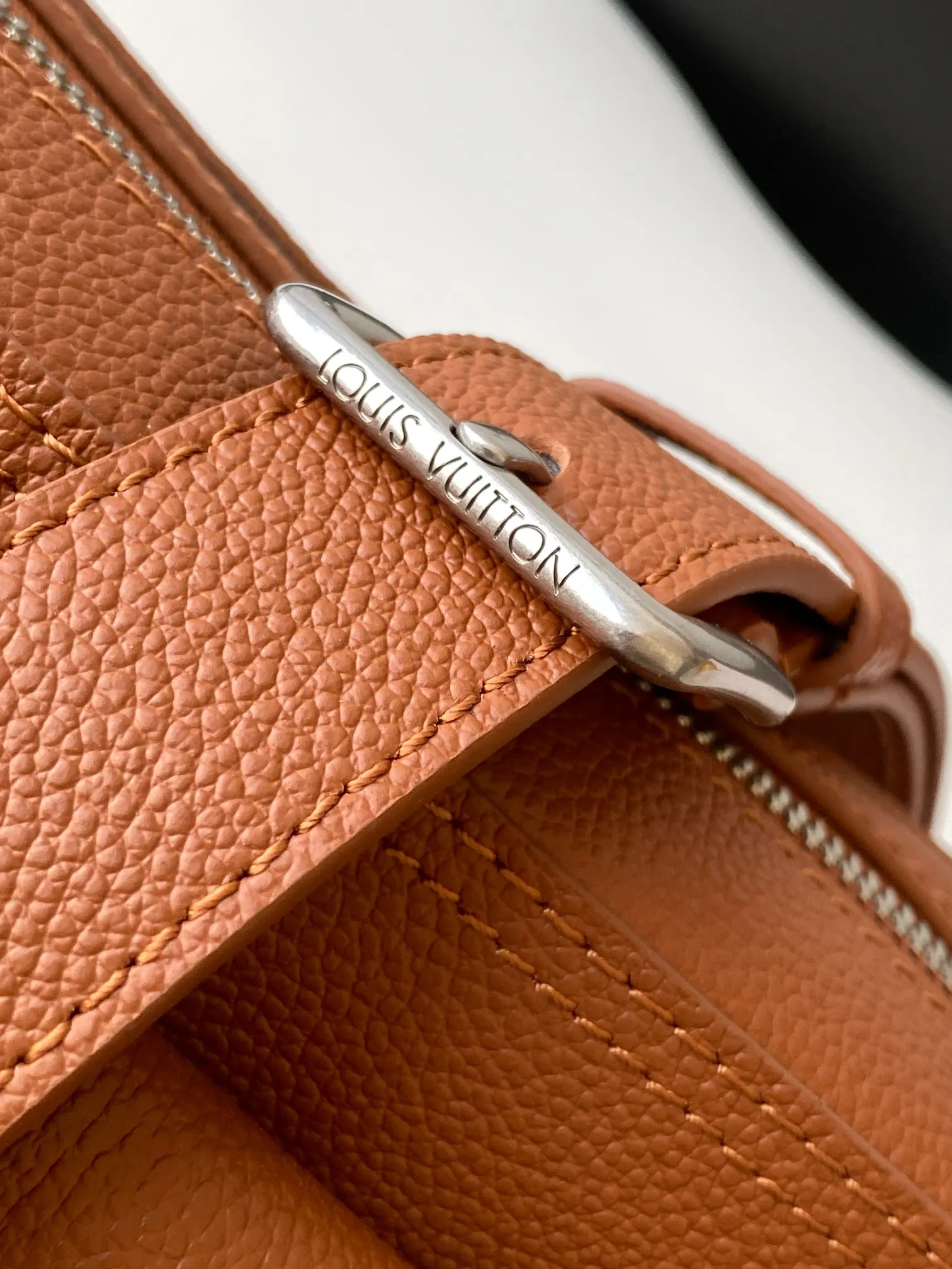 Louis Vuitton Boarding Messenger M25981 - 图片 9