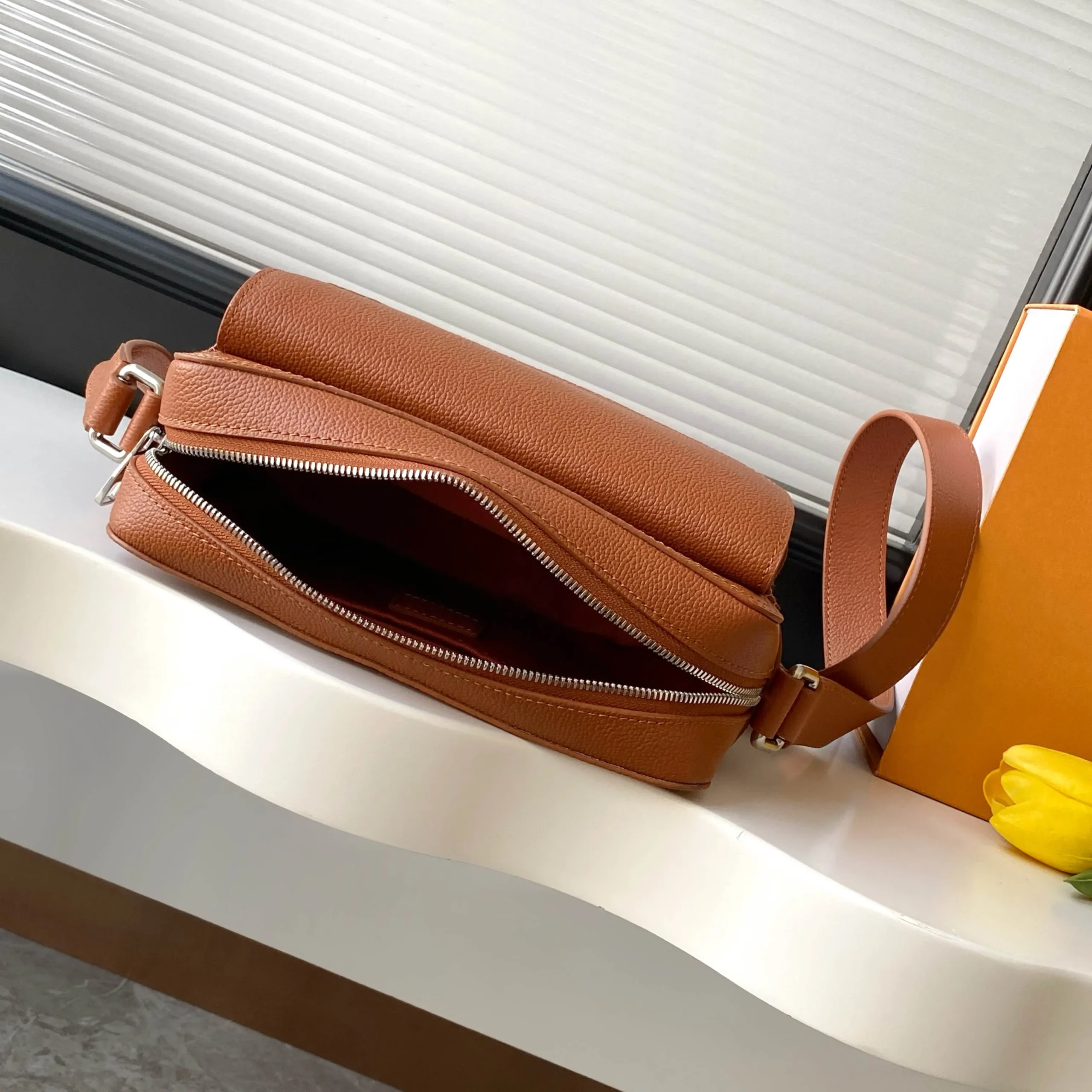 Louis Vuitton Boarding Messenger M25981 - 图片 10