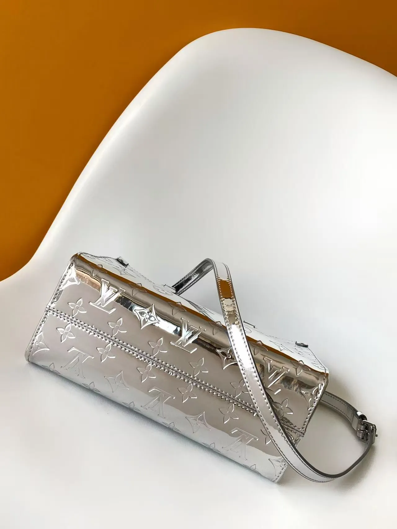 Louis Vuitton OnTheGo PM M26373 - Image 6