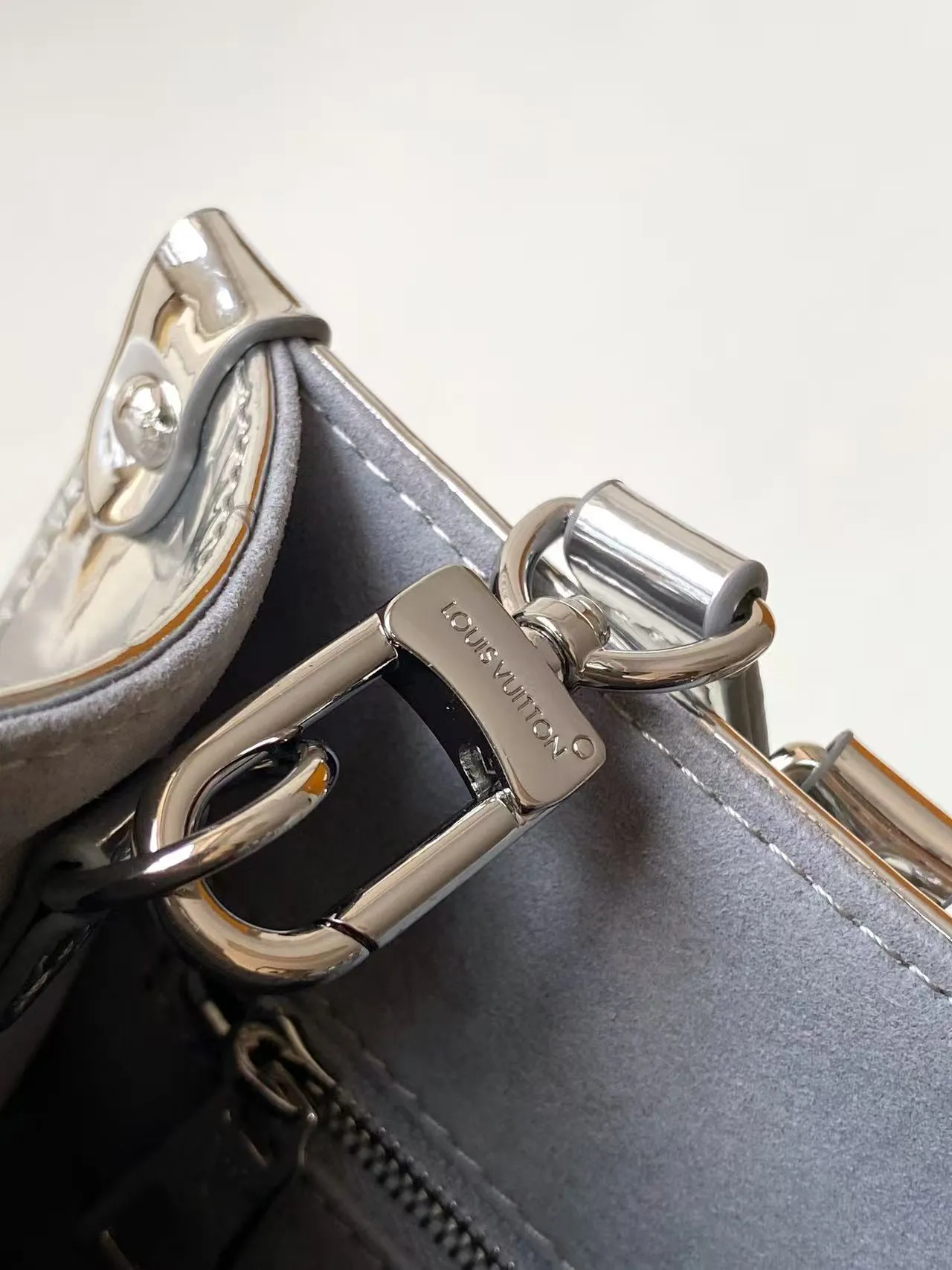 Louis Vuitton OnTheGo PM M26373 - Image 9