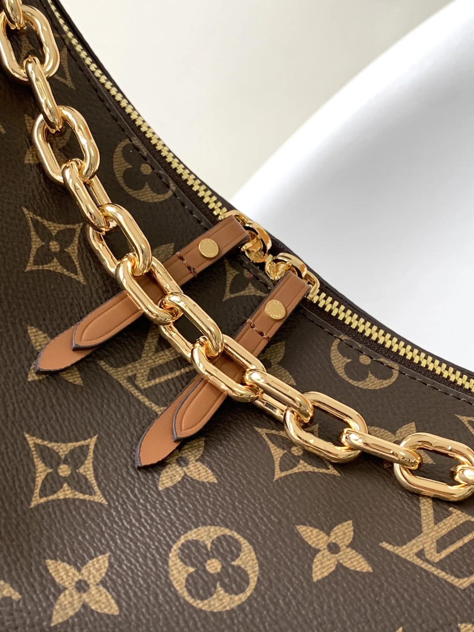 Louis Vuitton Loop Hobo M46311 - Image 7
