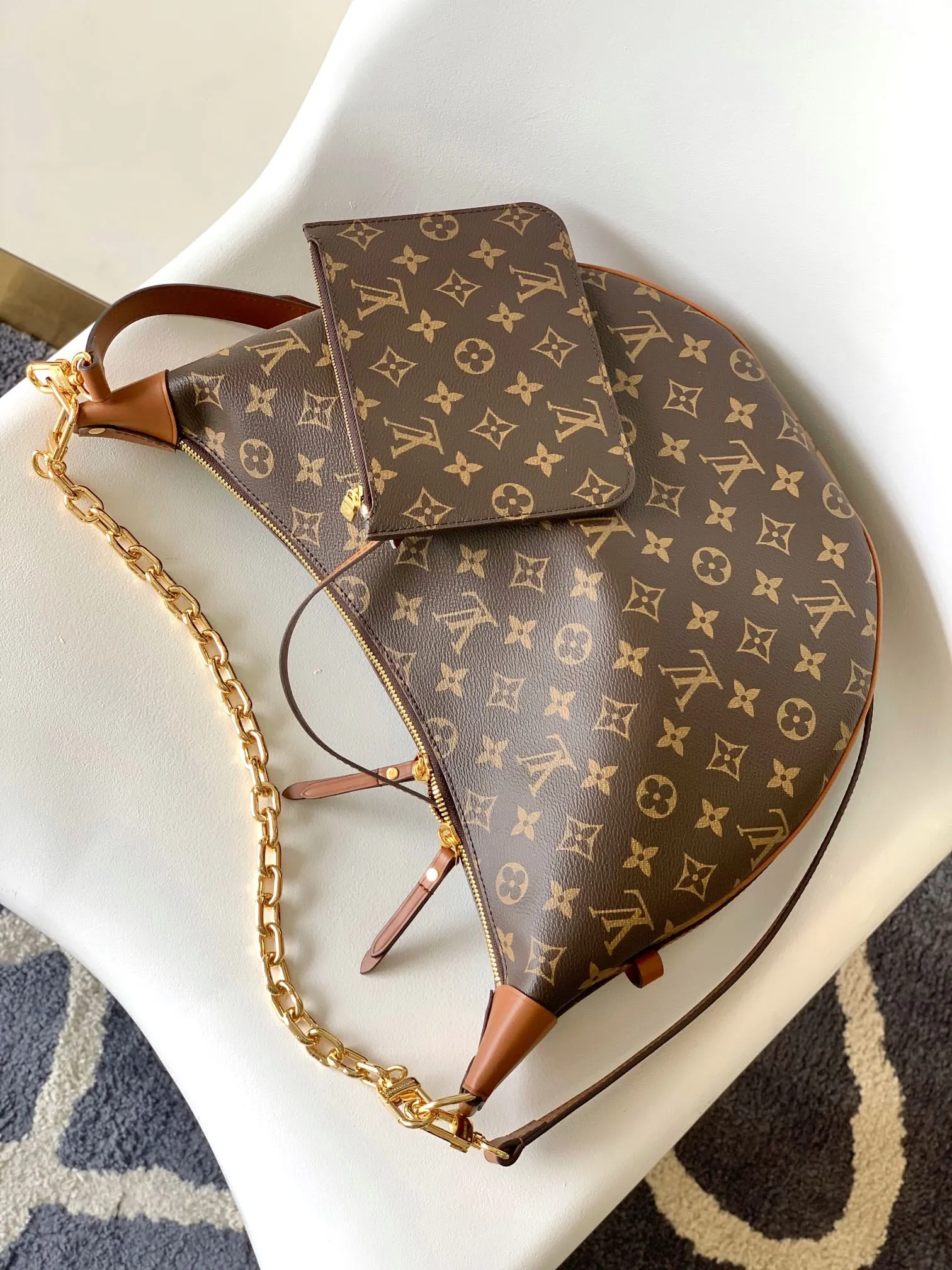 Louis Vuitton Loop Hobo M46311 - Image 9