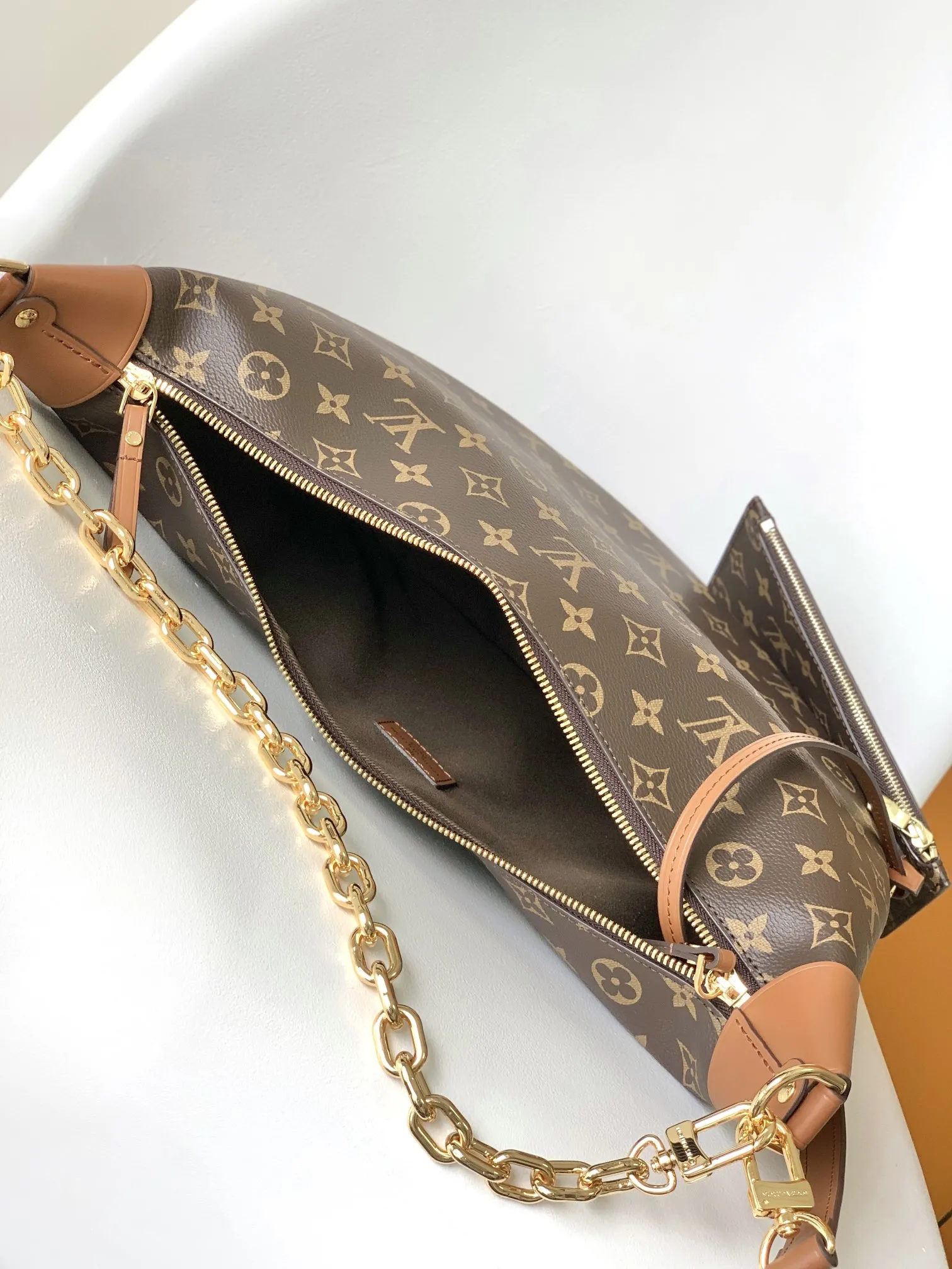 Louis Vuitton Loop Hobo M46311 - Image 10