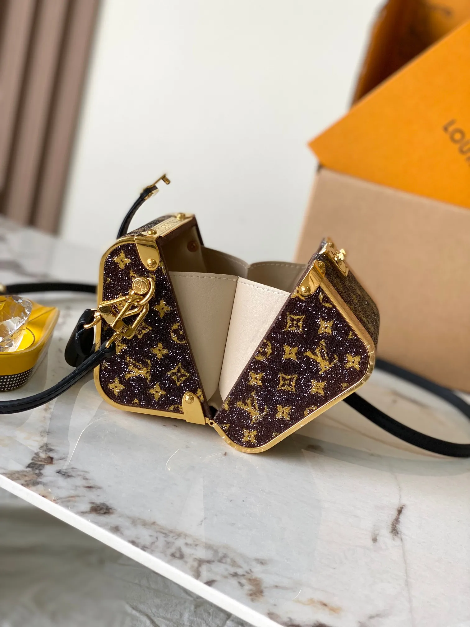 Alternative view of Louis Vuitton Treasure Box M83089