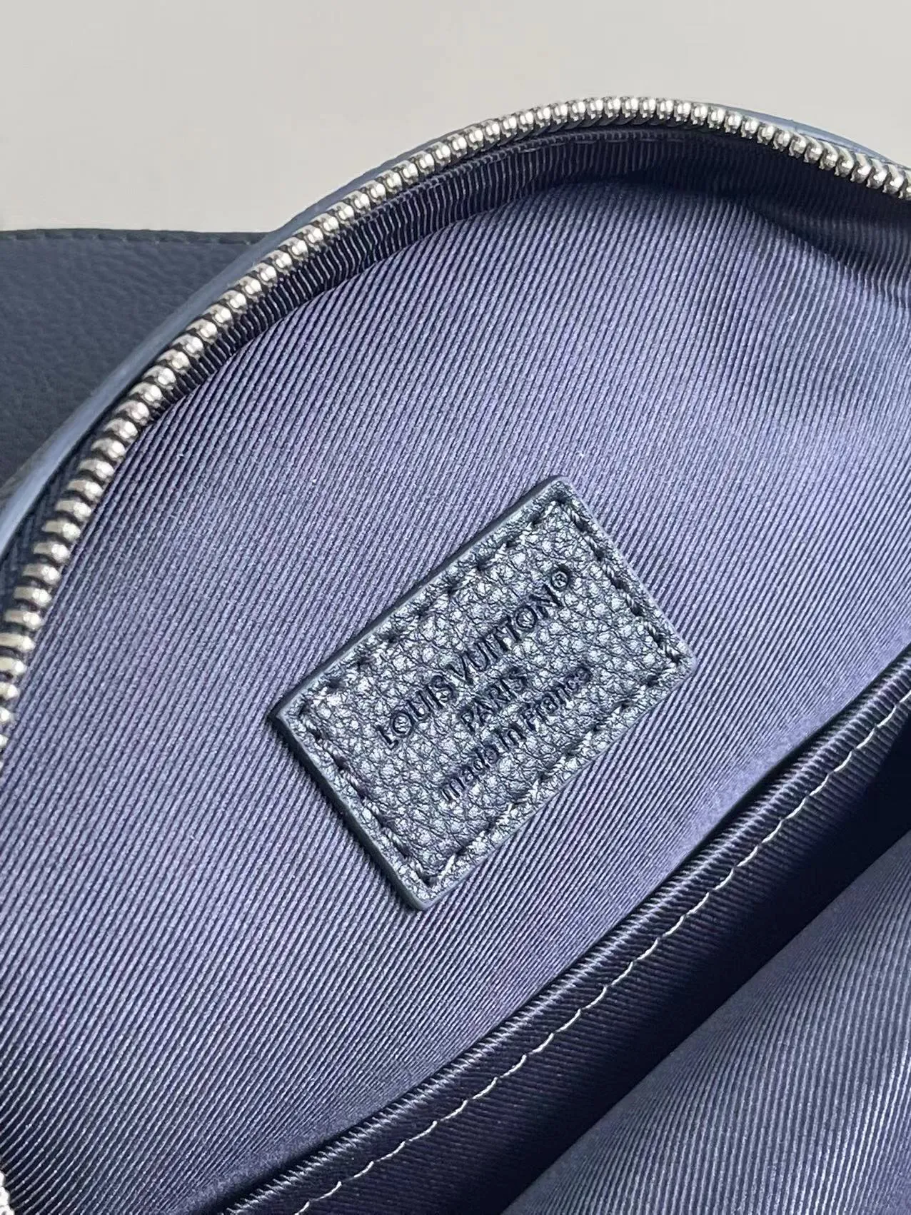 Louis Vuitton Avenue Slingbag PM M15269 - 图片 2
