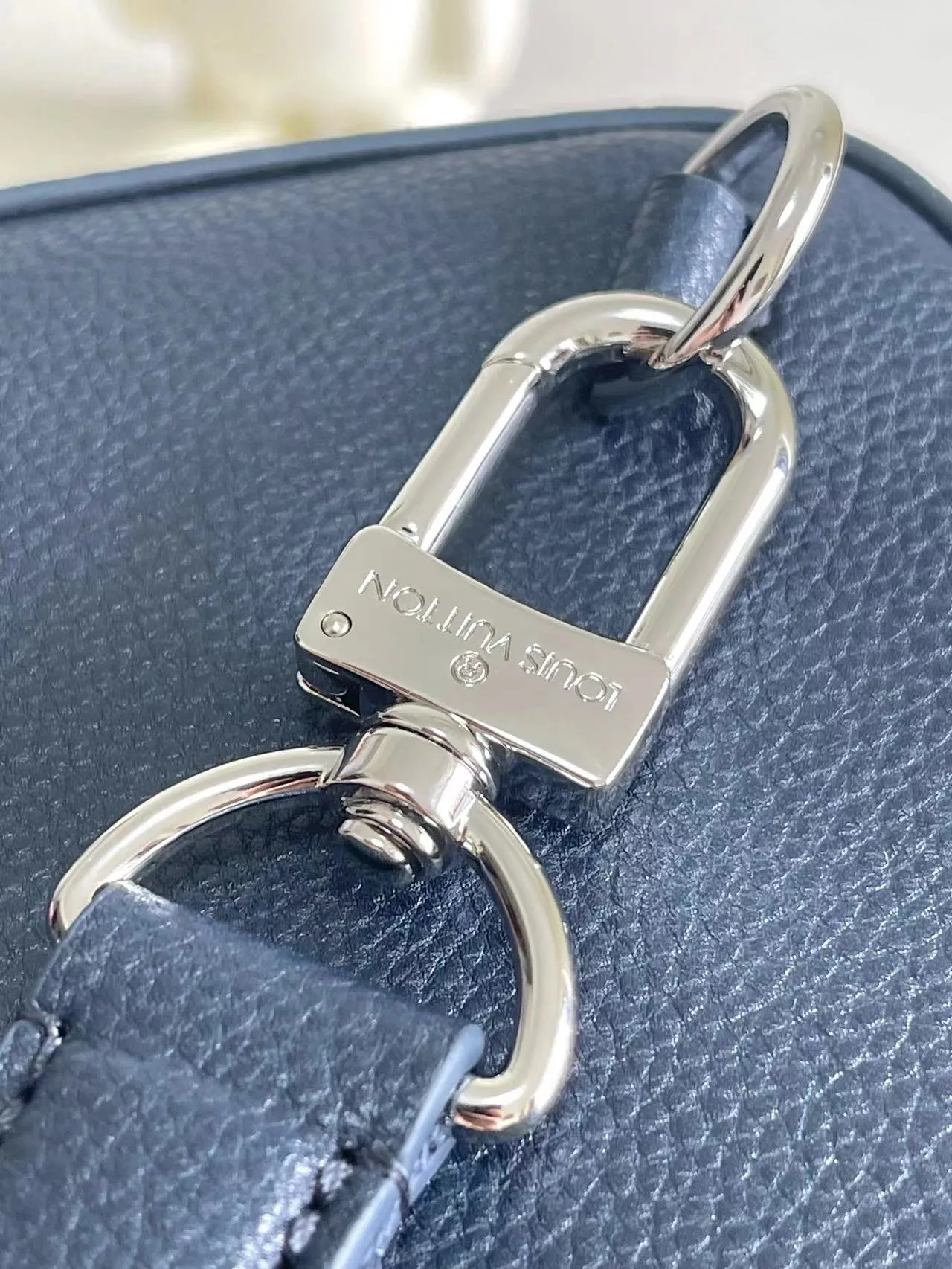Louis Vuitton Avenue Slingbag PM M15269 - 图片 8