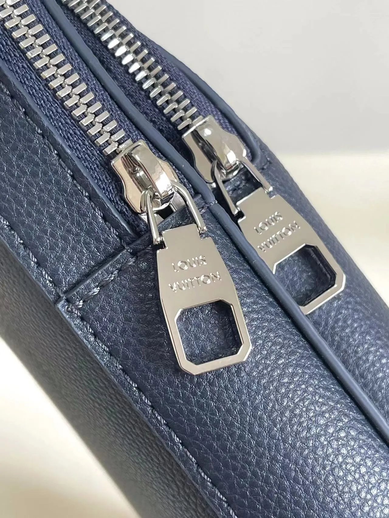 Louis Vuitton Avenue Slingbag PM M15269 - 图片 9